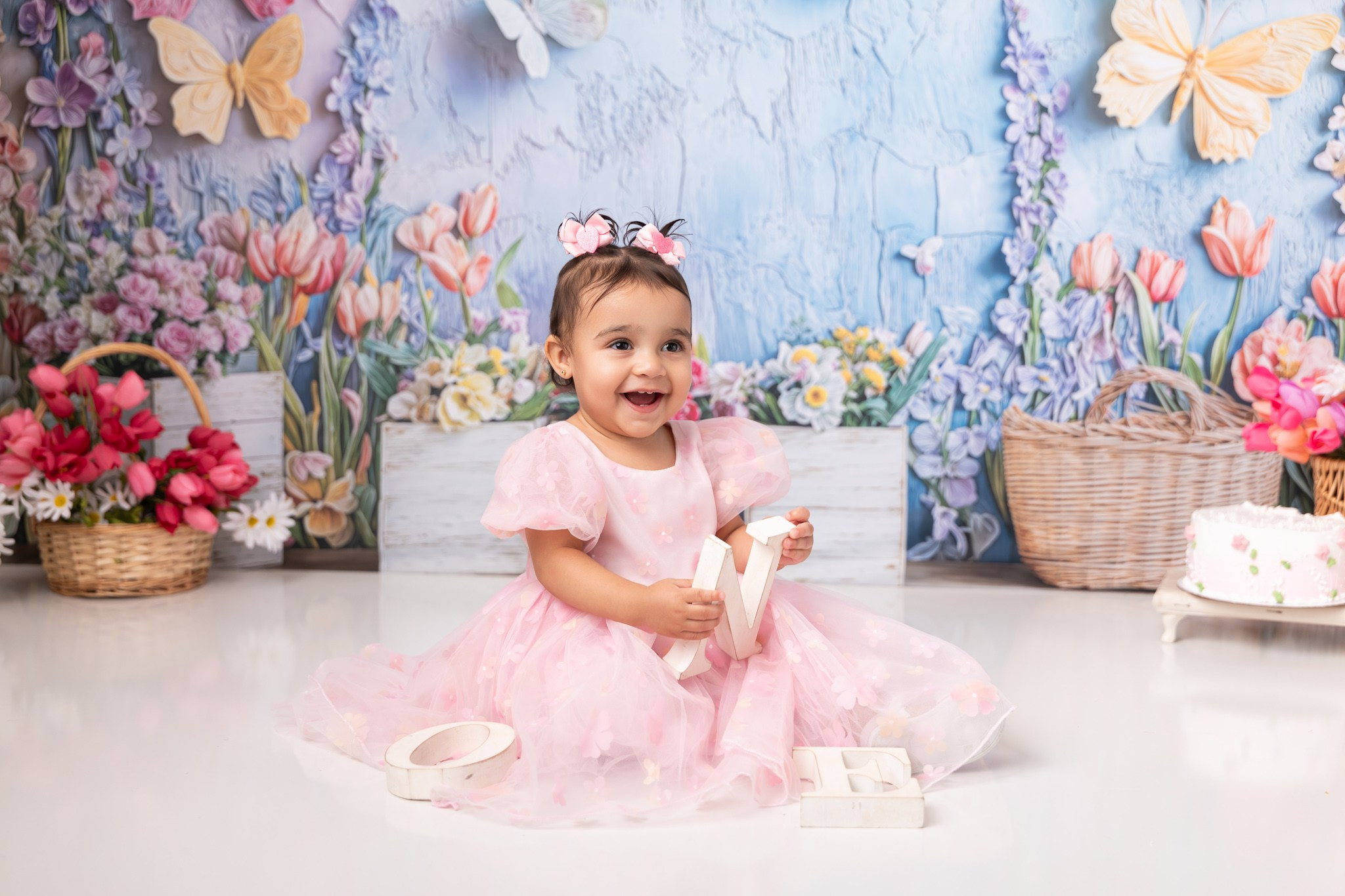 Ayla 1 year old. Professional family, maternity & newborn photographer in North Charleston, SC, creating timeless portraits