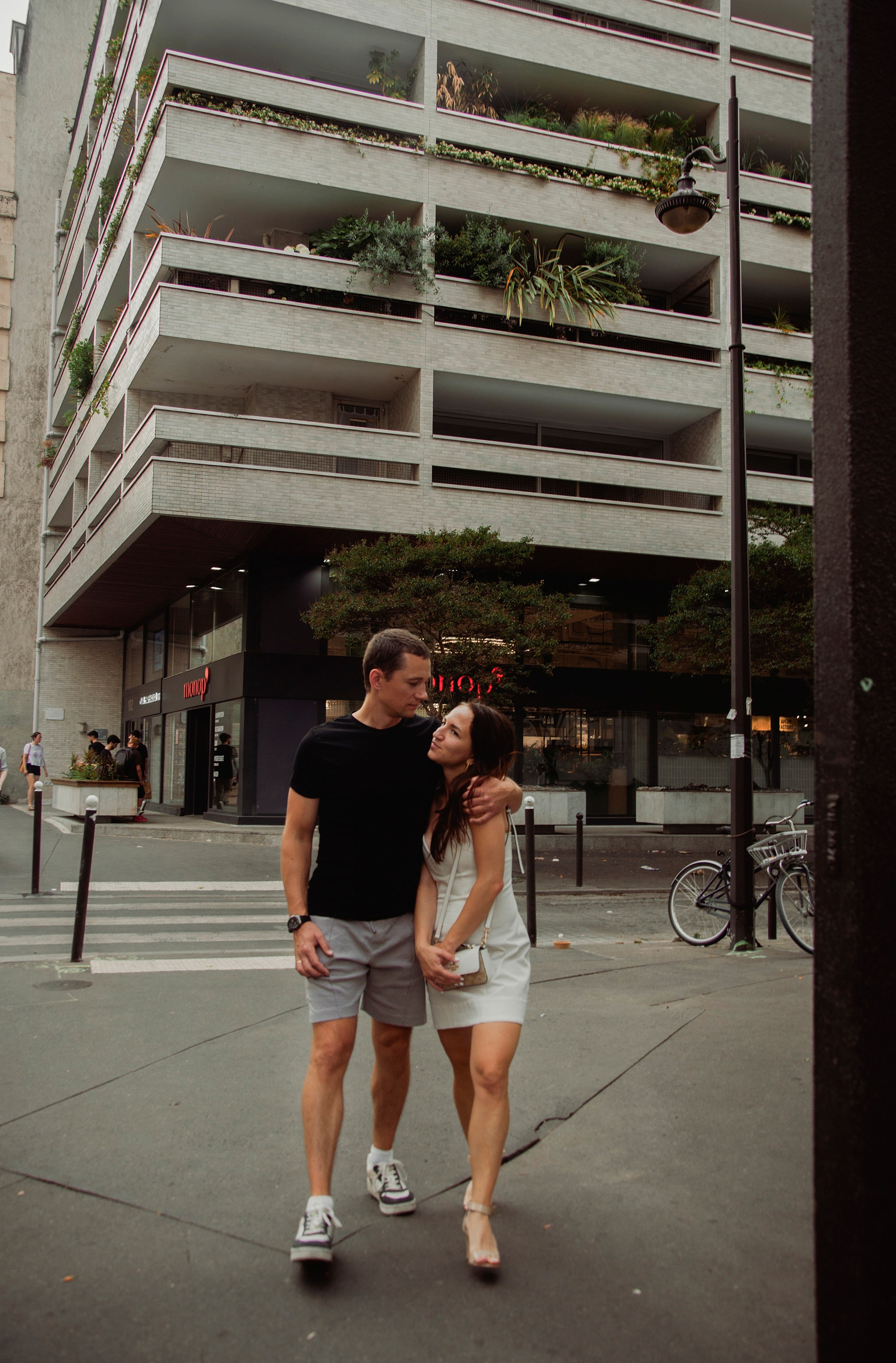 Summer couple photoshoot. Paris photographer — Polina Osipova