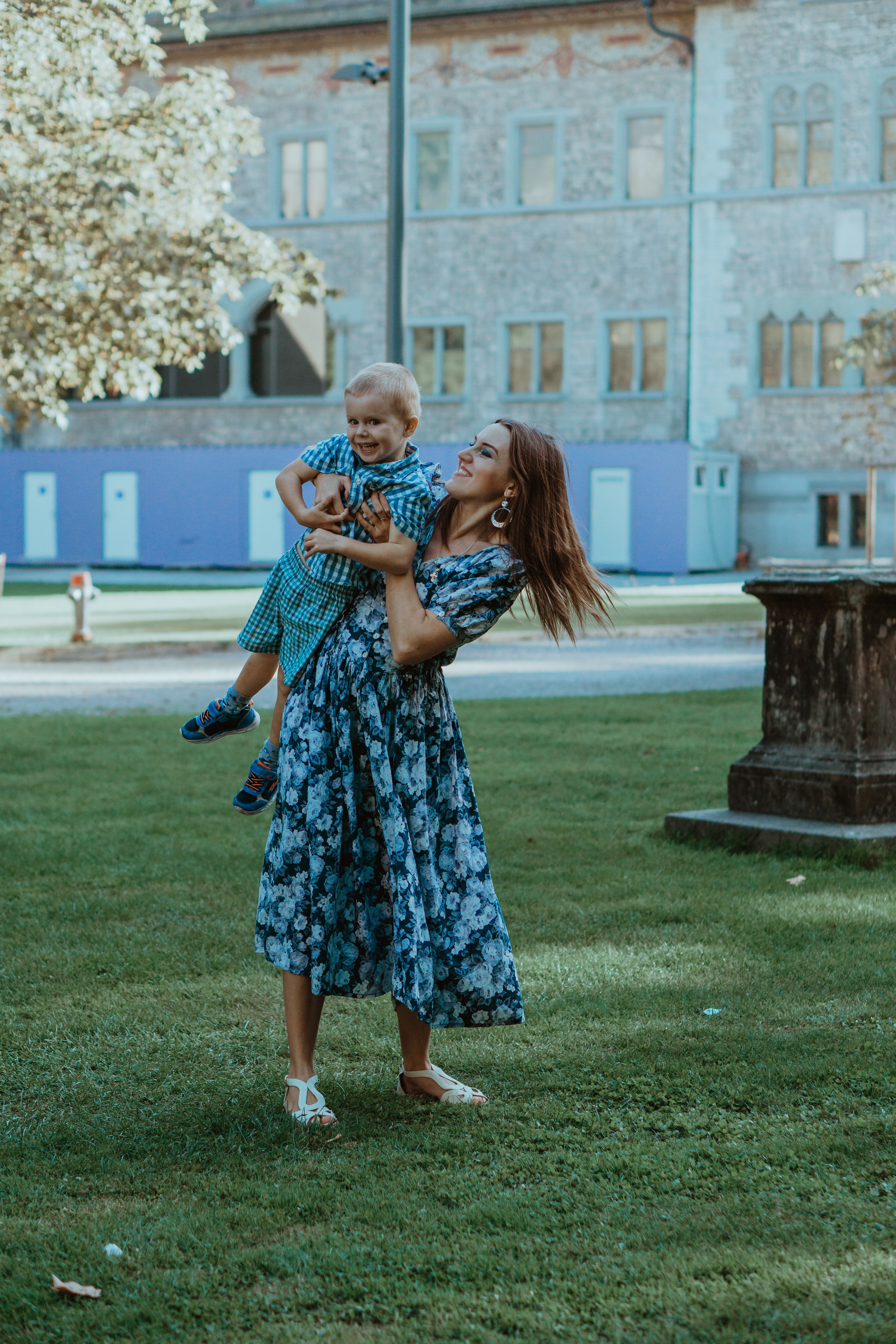 Little Kolya know how to have fun ;). Family photographer Aargau Zurich