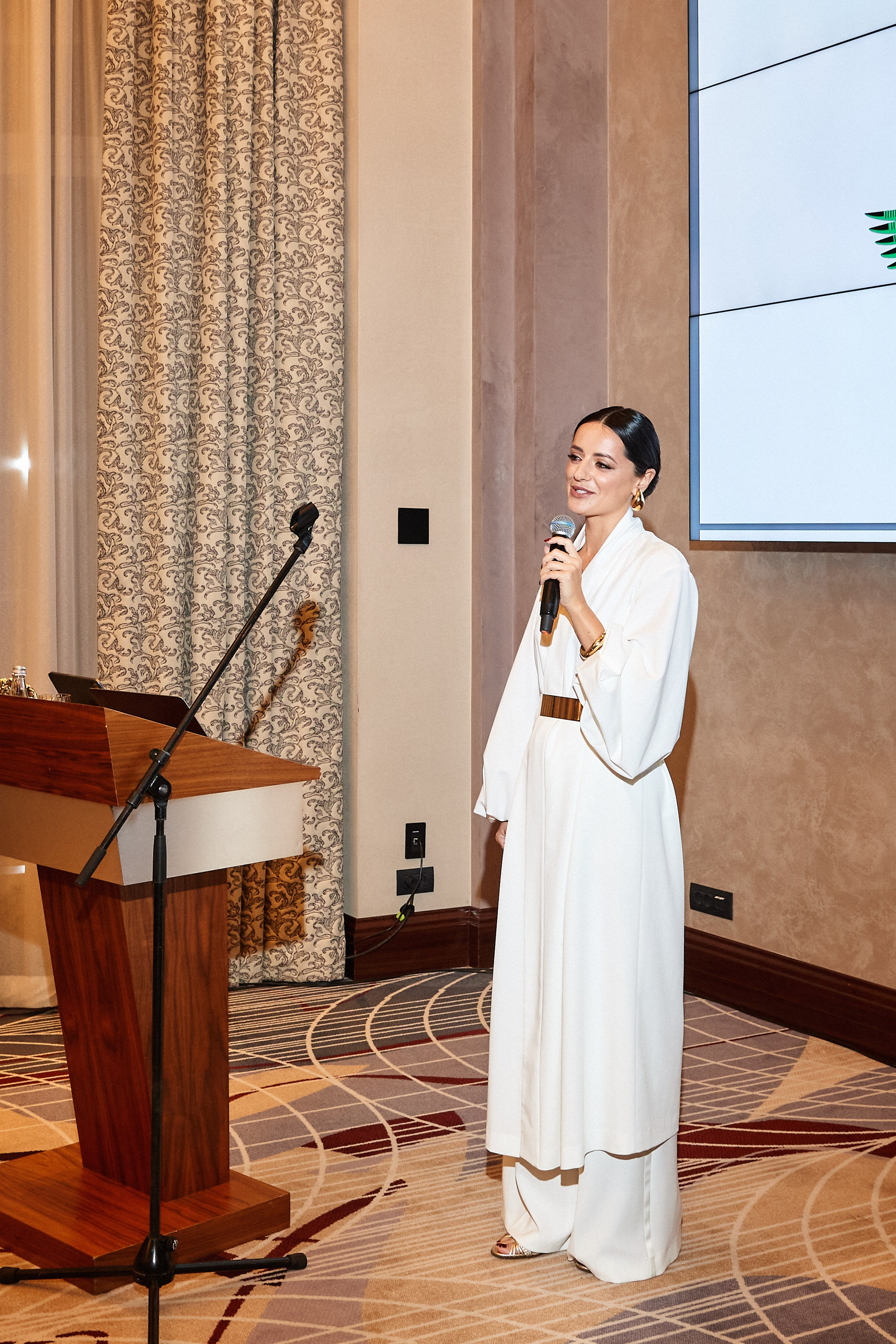 Conference by Daria Oskin. Destination wedding and fashion photographer in Riga Igor Davidovich