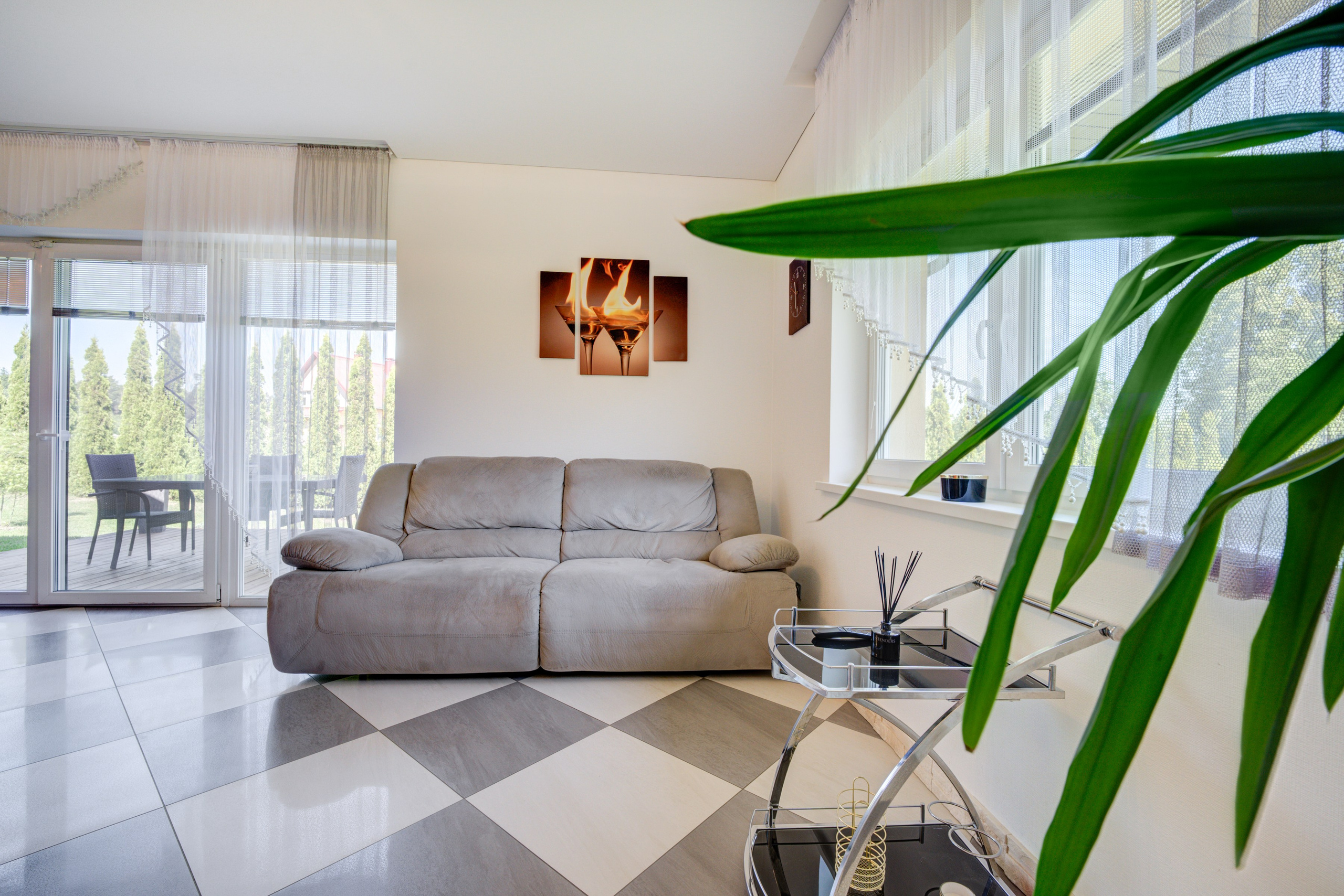 Žudiškių k. Ežero g. 70, Rešes sen. Elina Sapiega fotografė Vilniuje