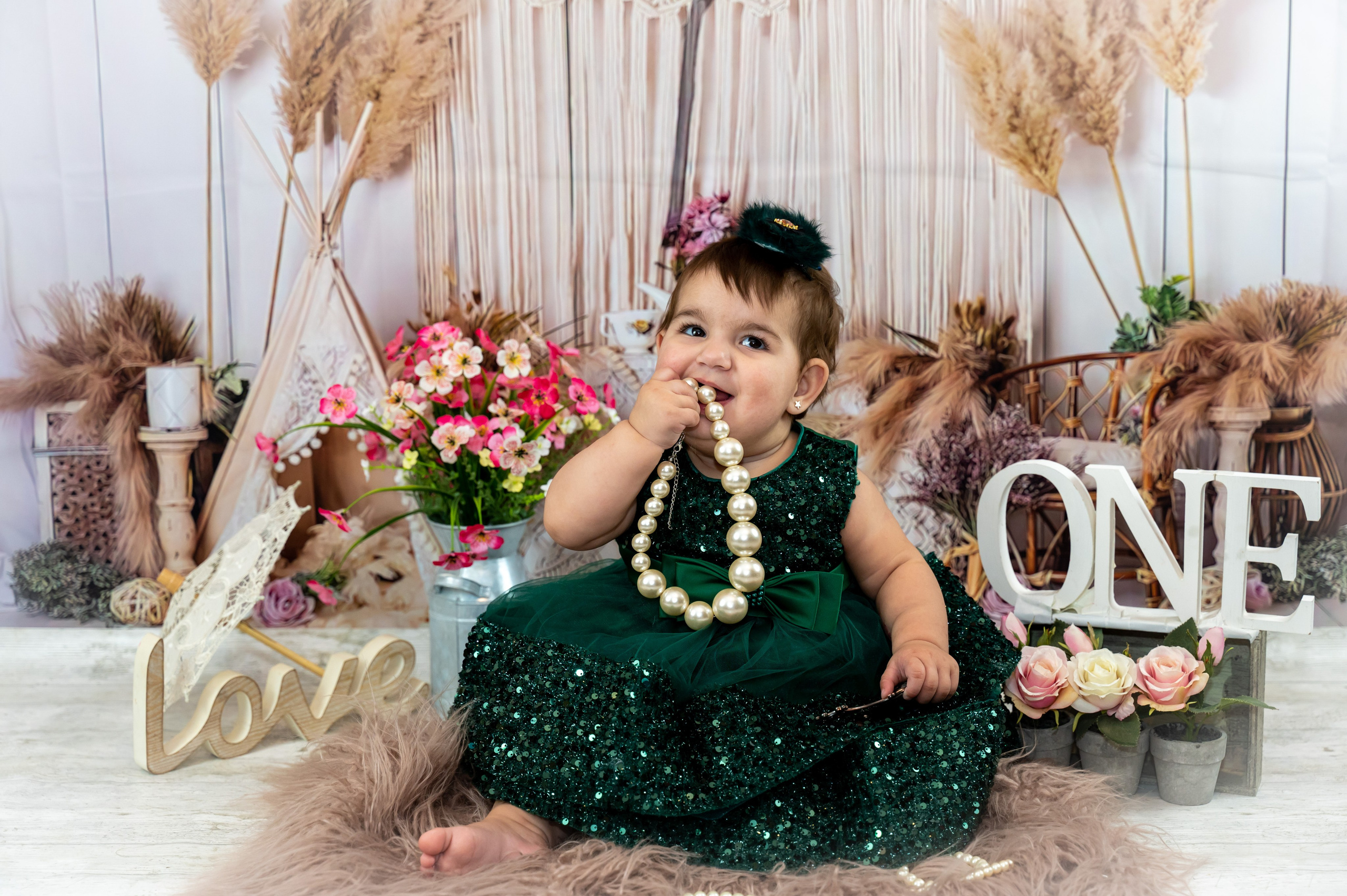 Smash the cake. Lucia Adam Family Photography