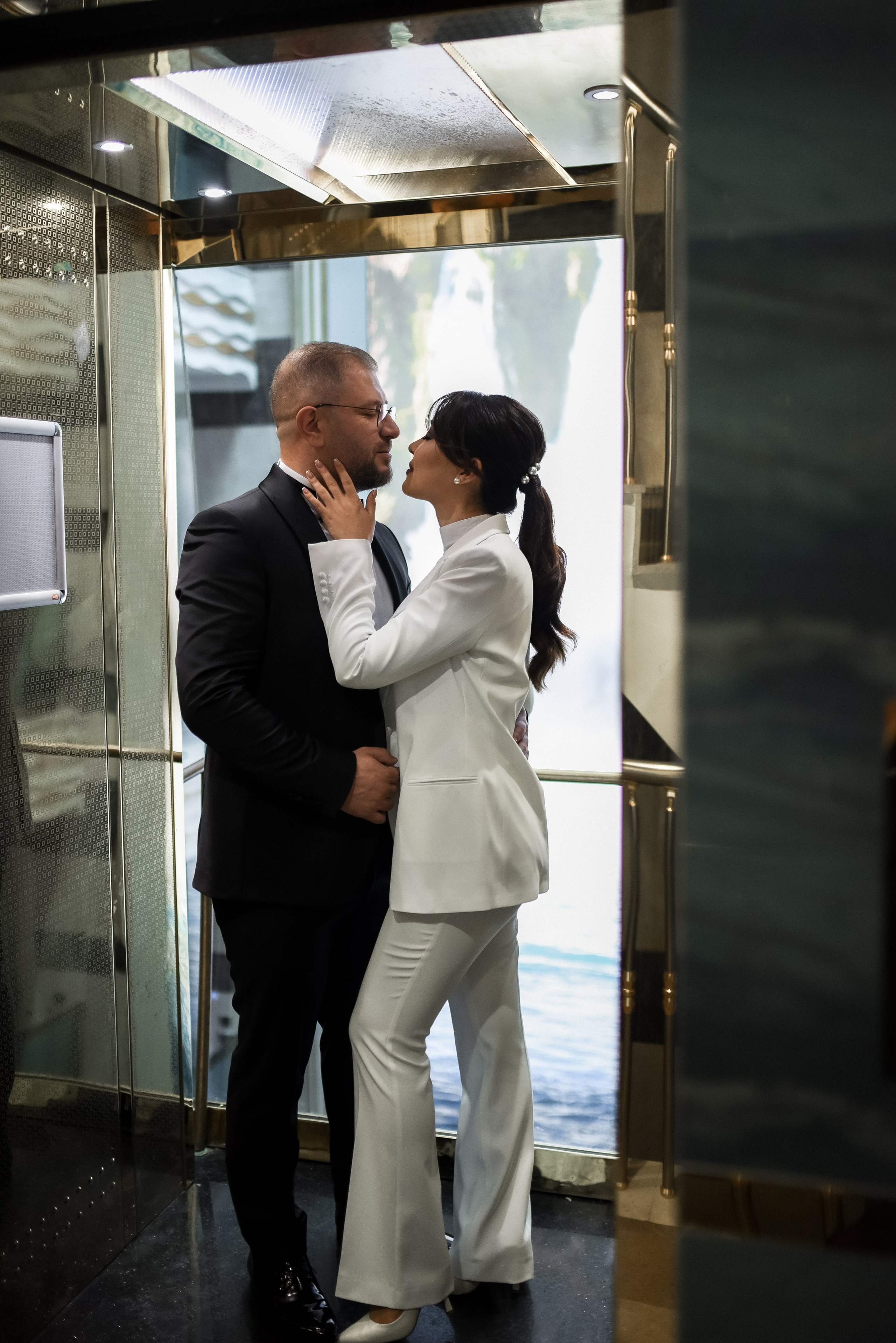 Профессиональный свадебный фотограф в Анталии. Свадебные фотосессии на море, в отелях и ресторанах Турции. Живые эмоции, стильные портреты, настоящая love story и тёплые кадры, которые остаются ценными спустя годы.