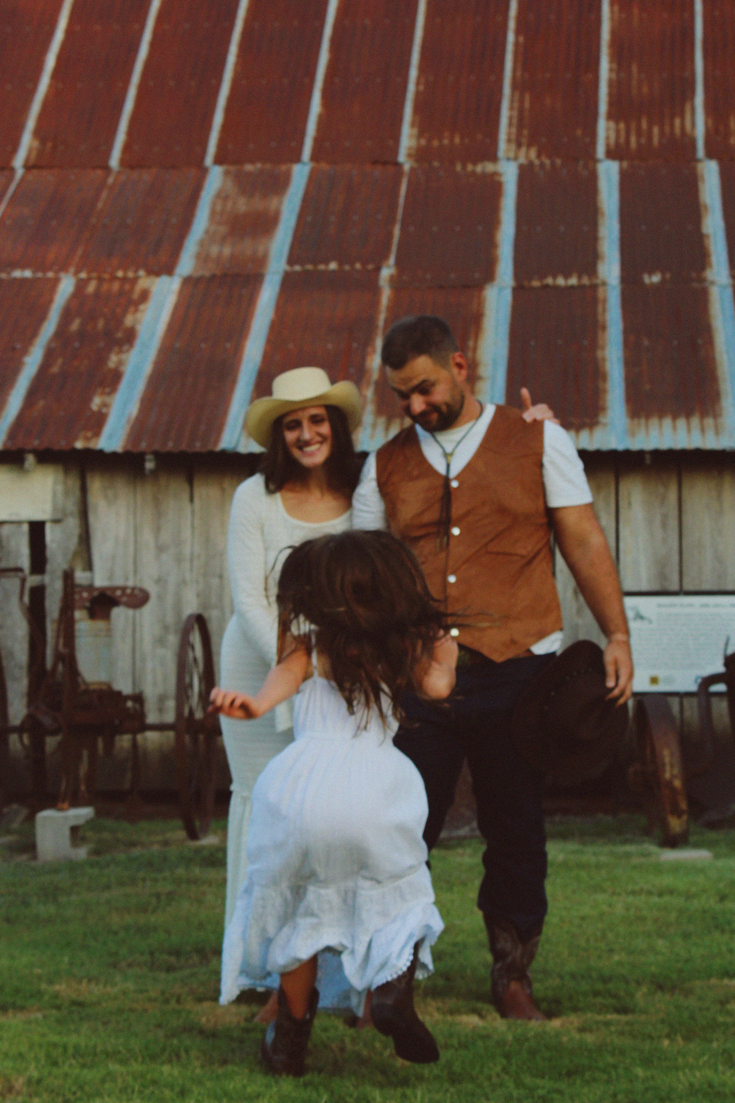 Texas Countryside Family Photoshoot in Cowboy Style. Lana Petrychenko — Portrait & Family Photographer. Valencia, Spain