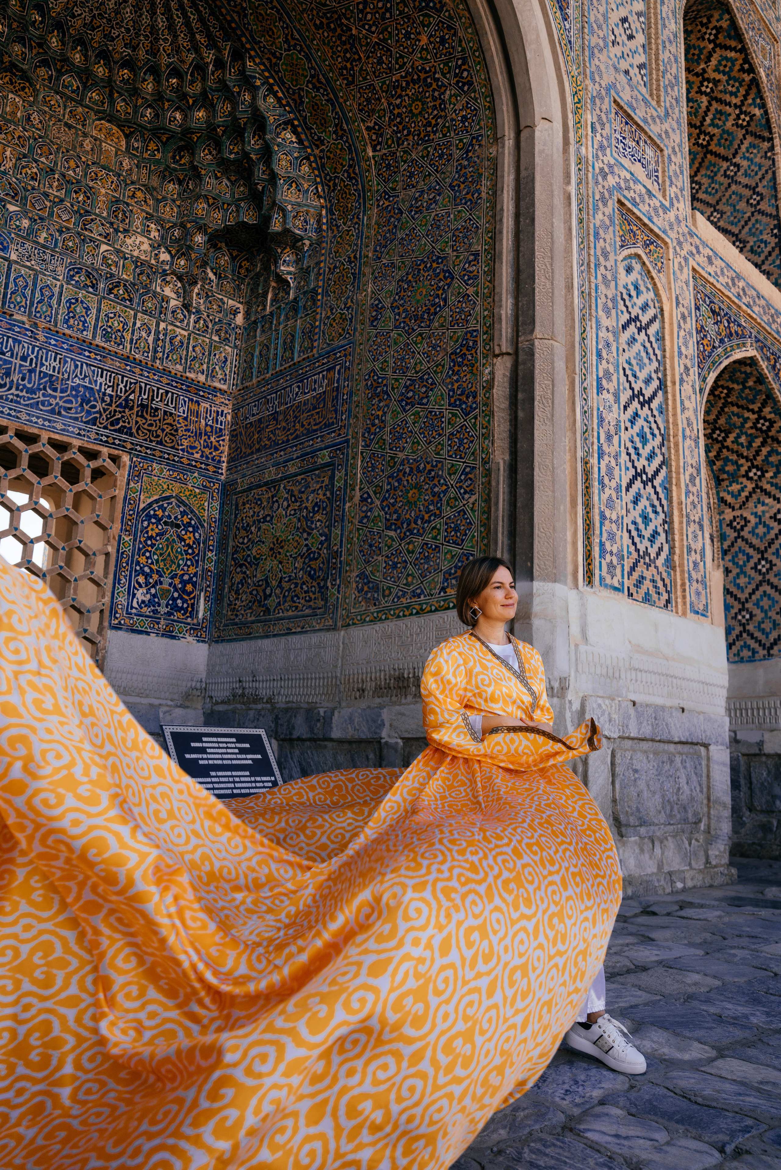 Этнические платья для фотографий в Бухаре. Фотограф в Узбекистане и Самарканде Джасур Марупов