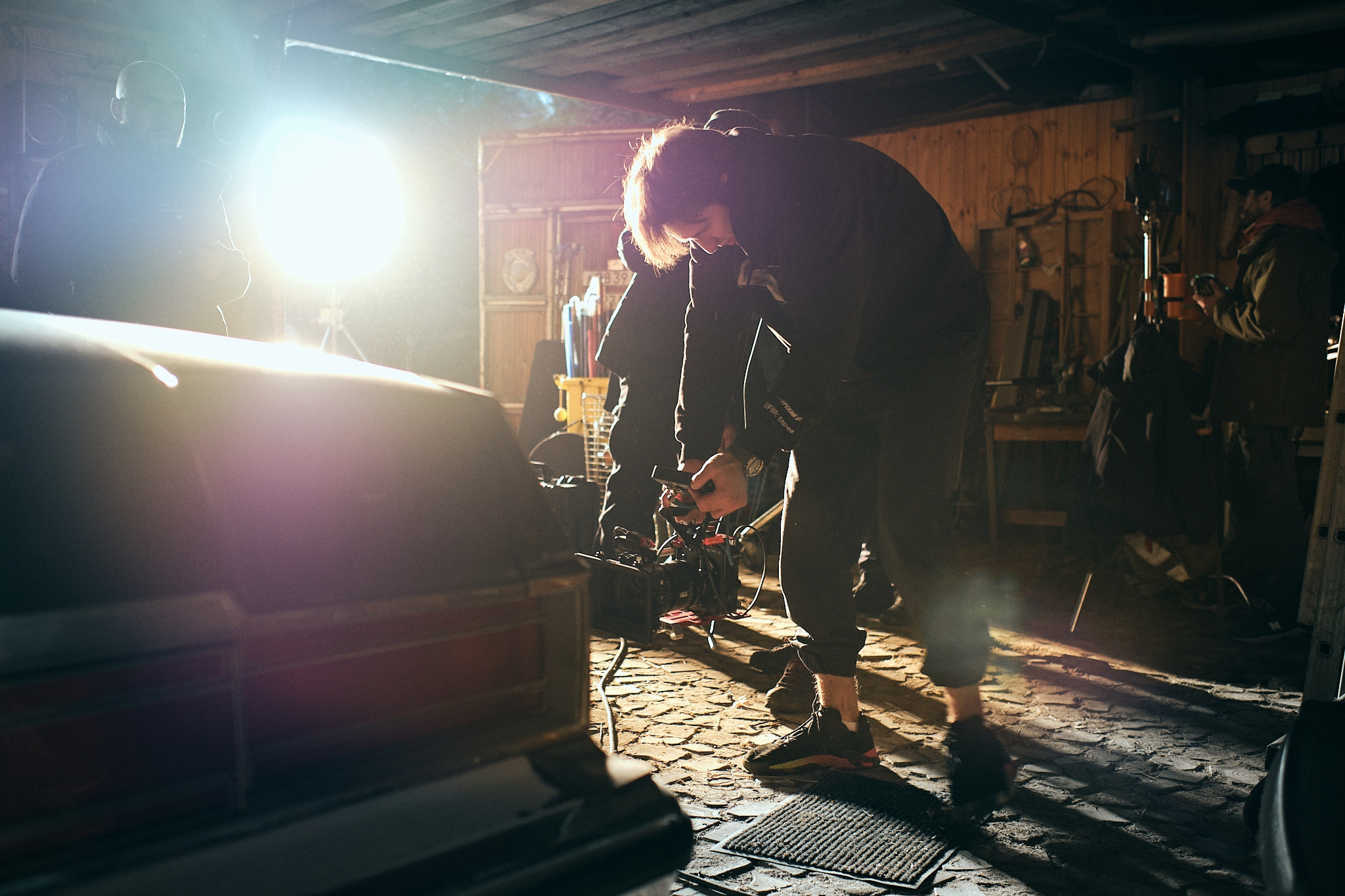 Фото съемка бэкстейджей — одно из моих любимых направлений. Я обожаю рассказывать истории, показывая закулисье создания клипов, фильмов, сериалов, рекламы, Приятнее всего в съемке бэкстейджа, когда съемочная группа благодарит тебя за то, как ты смог показать их работу. Ведь бэки — это тоже портфолио