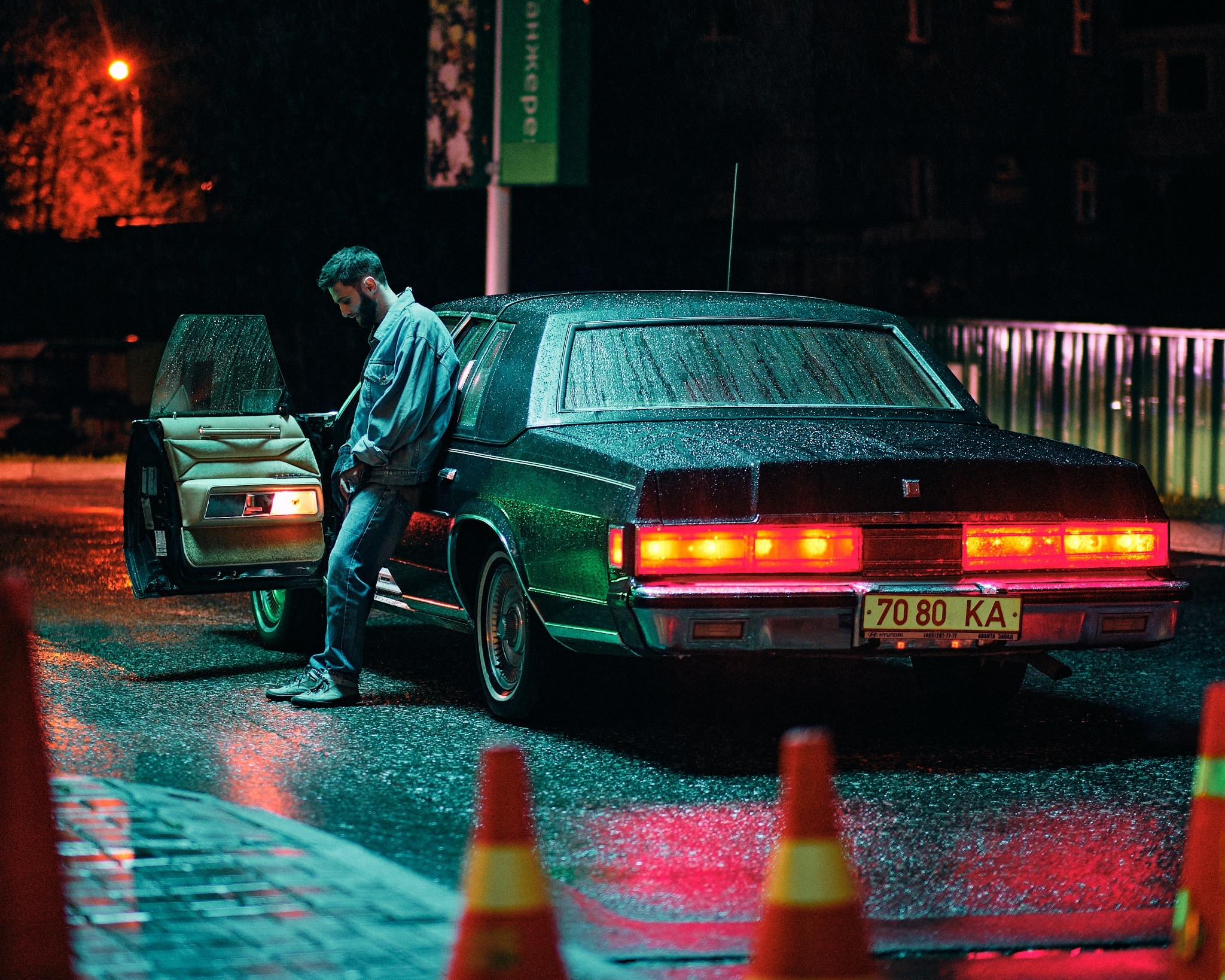 Фото съемка бэкстейджей — одно из моих любимых направлений. Я обожаю рассказывать истории, показывая закулисье создания клипов, фильмов, сериалов, рекламы, Приятнее всего в съемке бэкстейджа, когда съемочная группа благодарит тебя за то, как ты смог показать их работу. Ведь бэки — это тоже портфолио