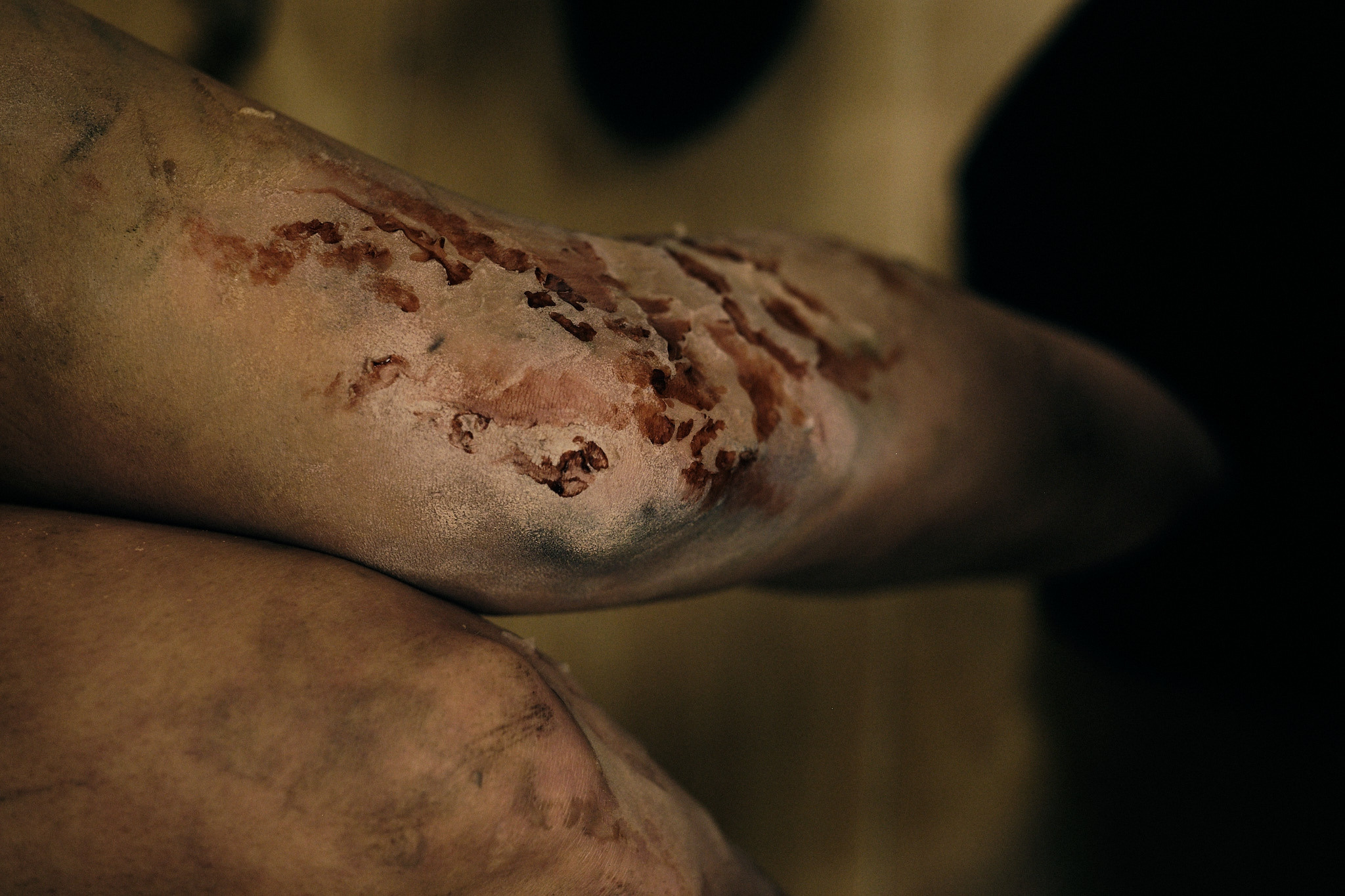 Фото съемка бэкстейджей — одно из моих любимых направлений. Я обожаю рассказывать истории, показывая закулисье создания клипов, фильмов, сериалов, рекламы, Приятнее всего в съемке бэкстейджа, когда съемочная группа благодарит тебя за то, как ты смог показать их работу. Ведь бэки — это тоже портфолио