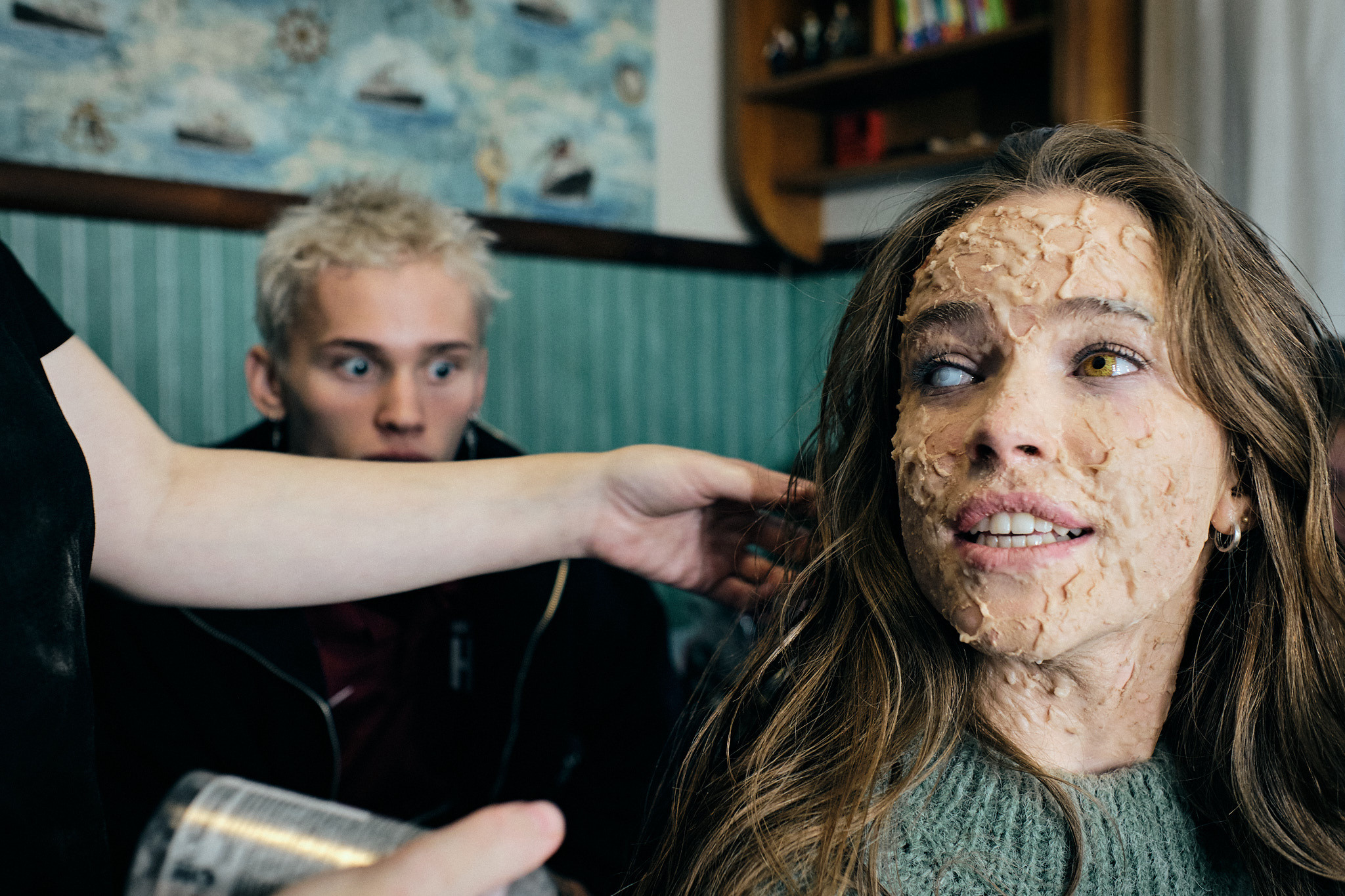 Фото съемка бэкстейджей — одно из моих любимых направлений. Я обожаю рассказывать истории, показывая закулисье создания клипов, фильмов, сериалов, рекламы, Приятнее всего в съемке бэкстейджа, когда съемочная группа благодарит тебя за то, как ты смог показать их работу. Ведь бэки — это тоже портфолио