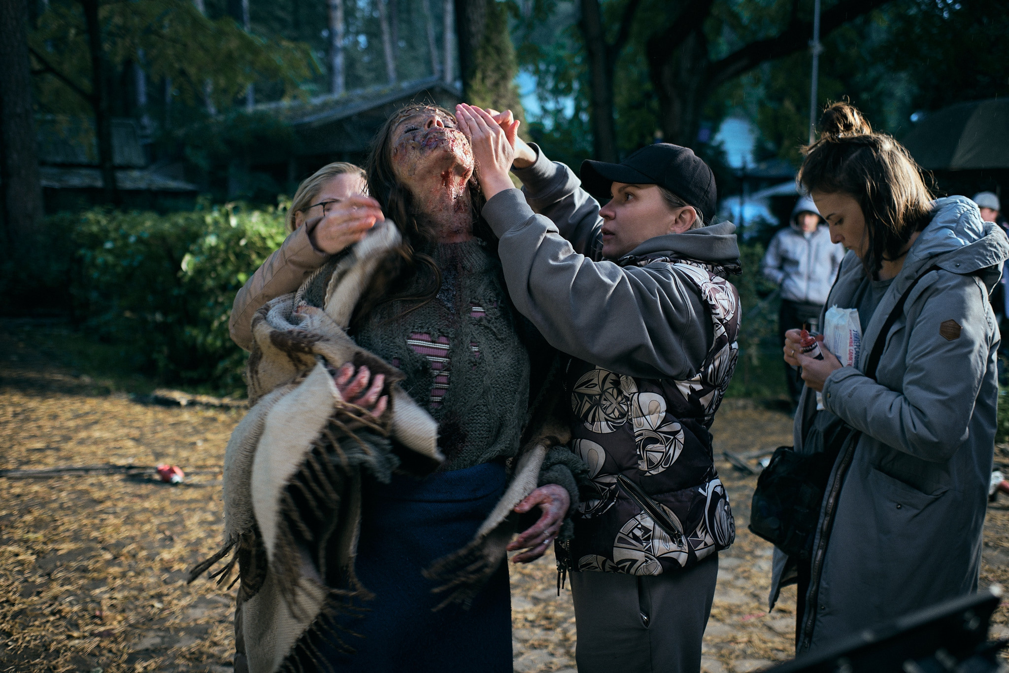 Фото съемка бэкстейджей — одно из моих любимых направлений. Я обожаю рассказывать истории, показывая закулисье создания клипов, фильмов, сериалов, рекламы, Приятнее всего в съемке бэкстейджа, когда съемочная группа благодарит тебя за то, как ты смог показать их работу. Ведь бэки — это тоже портфолио