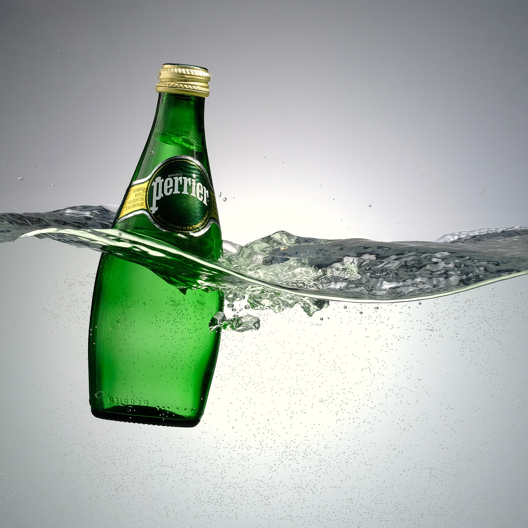 Предметная съемка — одно из самых сложных направлений в фотографии. В то же время сегодня съемка предметов и одежды для каталогов, предметная съемка для маркетплейсов, контентная съемка для ведения соц. сетей и интернет-магазина — востребованнее, чем когда-либо. 