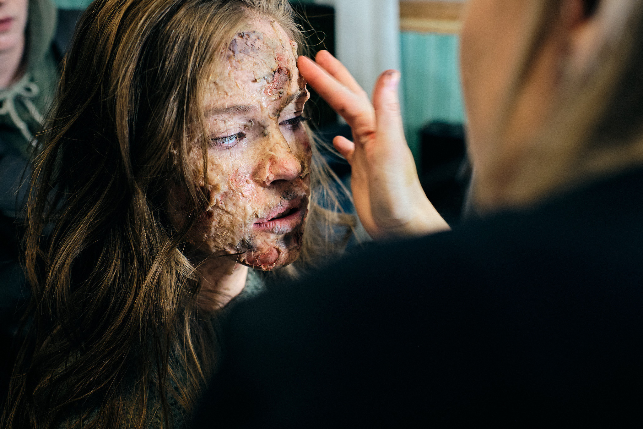 Фото съемка бэкстейджей — одно из моих любимых направлений. Я обожаю рассказывать истории, показывая закулисье создания клипов, фильмов, сериалов, рекламы, Приятнее всего в съемке бэкстейджа, когда съемочная группа благодарит тебя за то, как ты смог показать их работу. Ведь бэки — это тоже портфолио