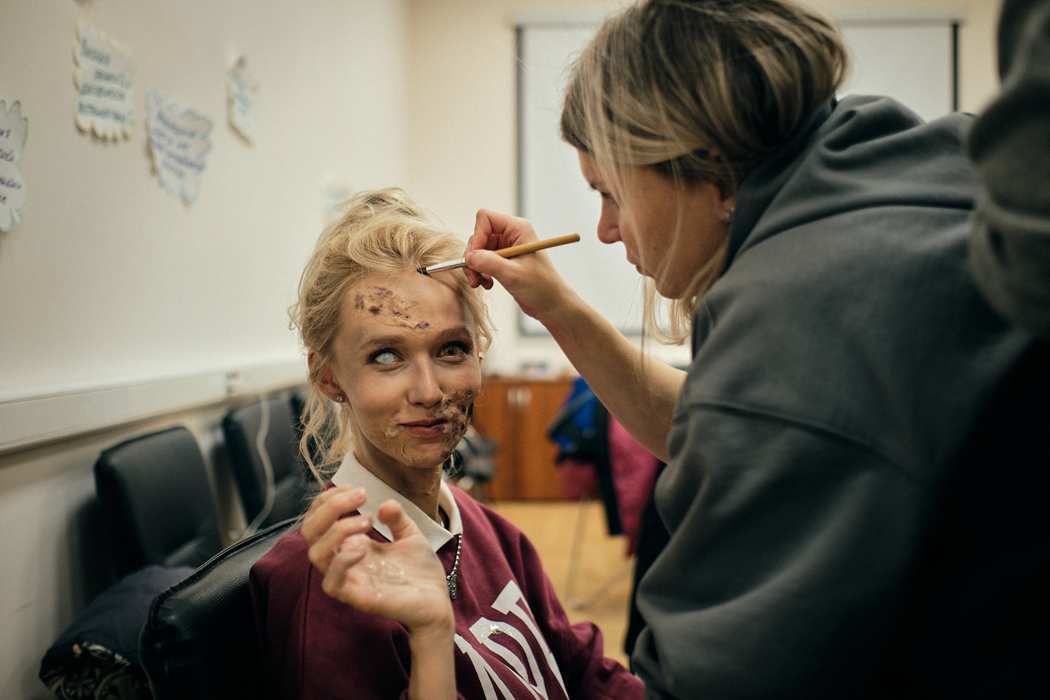 Фото съемка бэкстейджей — одно из моих любимых направлений. Я обожаю рассказывать истории, показывая закулисье создания клипов, фильмов, сериалов, рекламы, Приятнее всего в съемке бэкстейджа, когда съемочная группа благодарит тебя за то, как ты смог показать их работу. Ведь бэки — это тоже портфолио