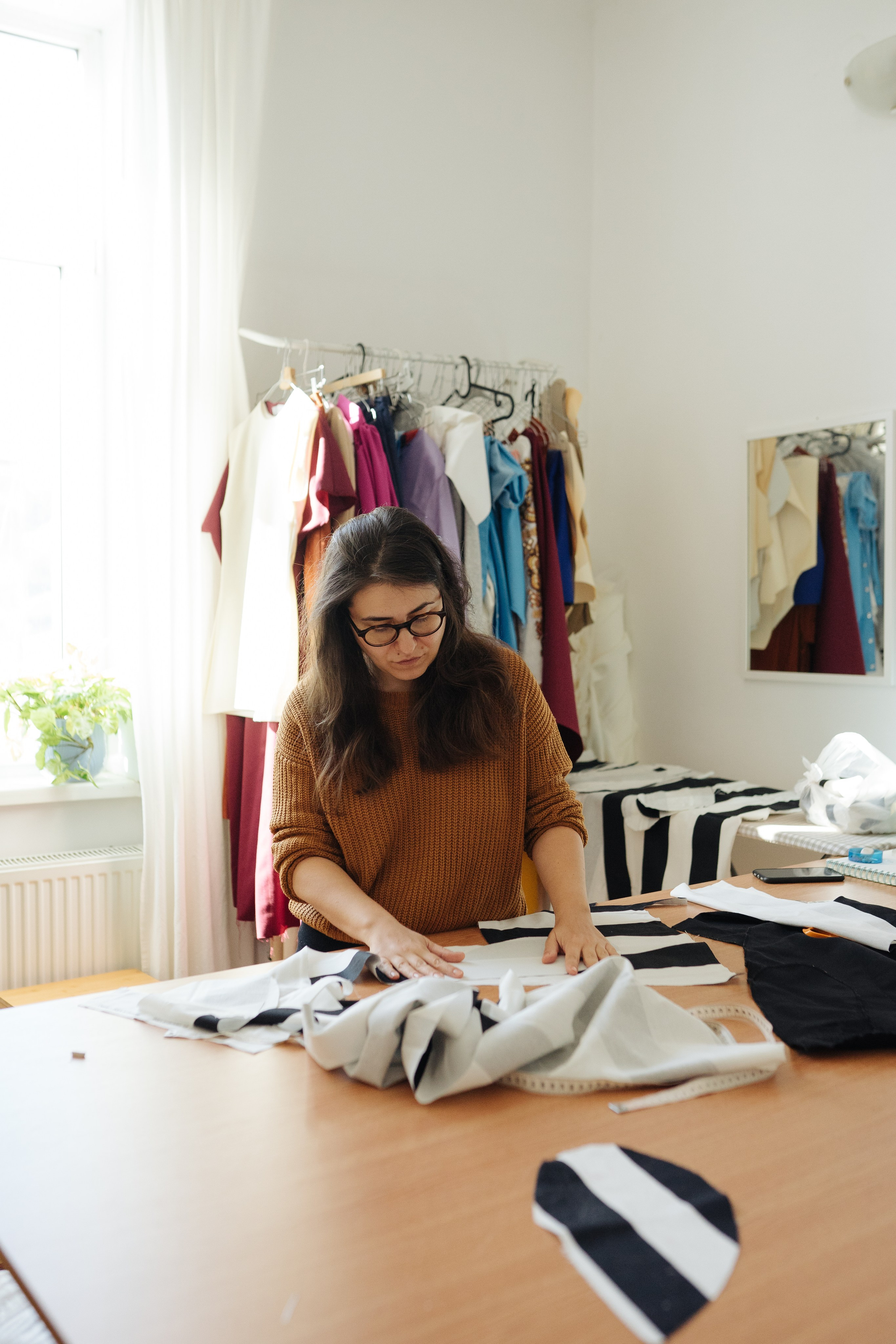 Fotografie de Portret Brașov | Artist Mădălina Beda. Madalina Beda- Artist vizual, fotograf, doula la nastere, consultant babywearing Brasov si in toata tara