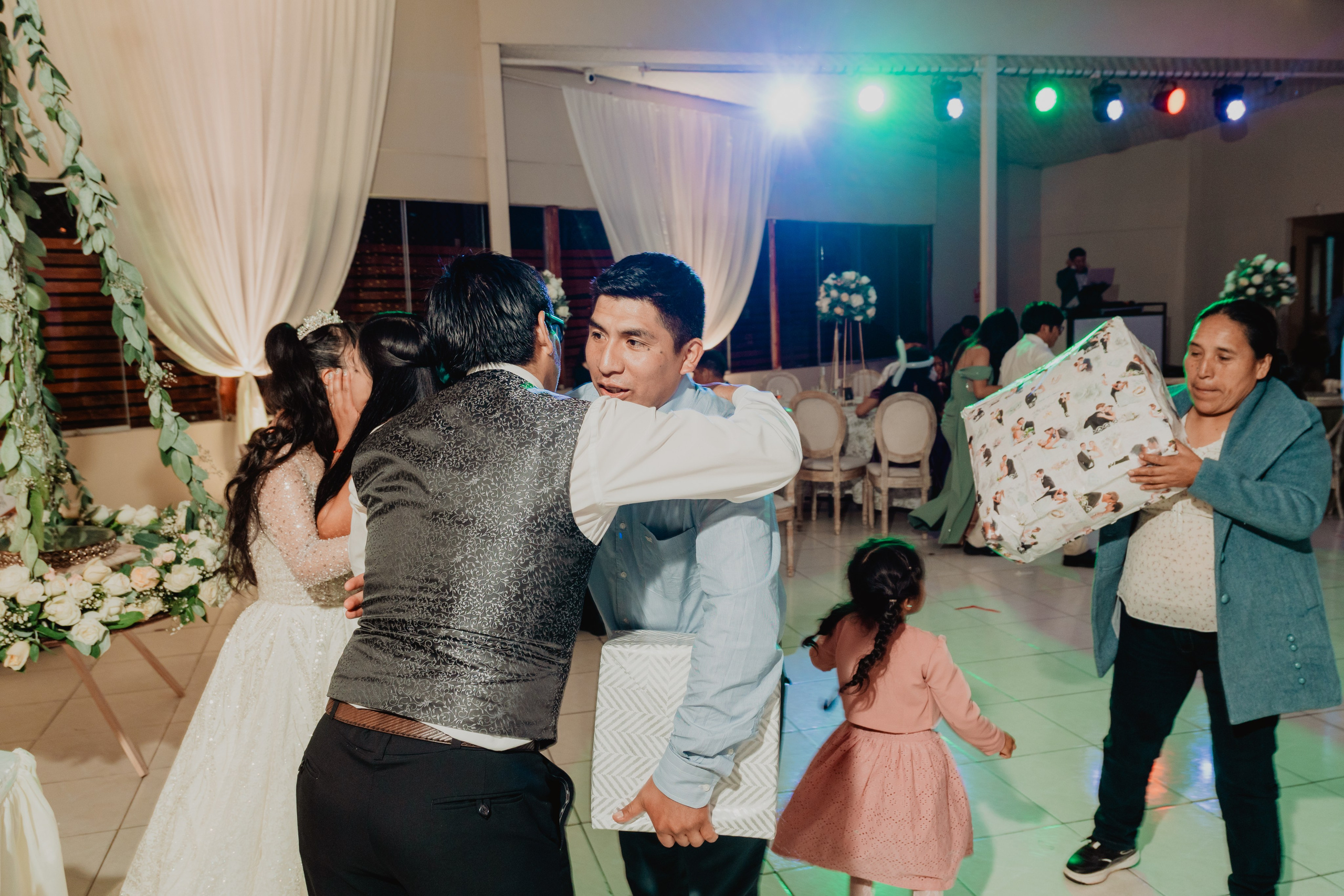 FERNANDO + MARIBEL | BODA RELIGIOSA. Studio KVTA | Fotografía y Video de Bodas en Arequipa
