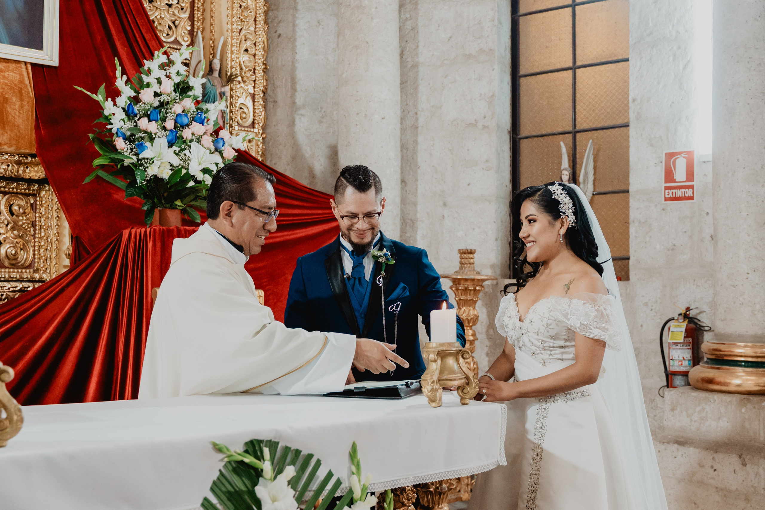 GABRIELA + JORGE | BODA CIVIL RELIGIOSA. Studio KVTA | Fotografía y Video de Bodas en Arequipa
