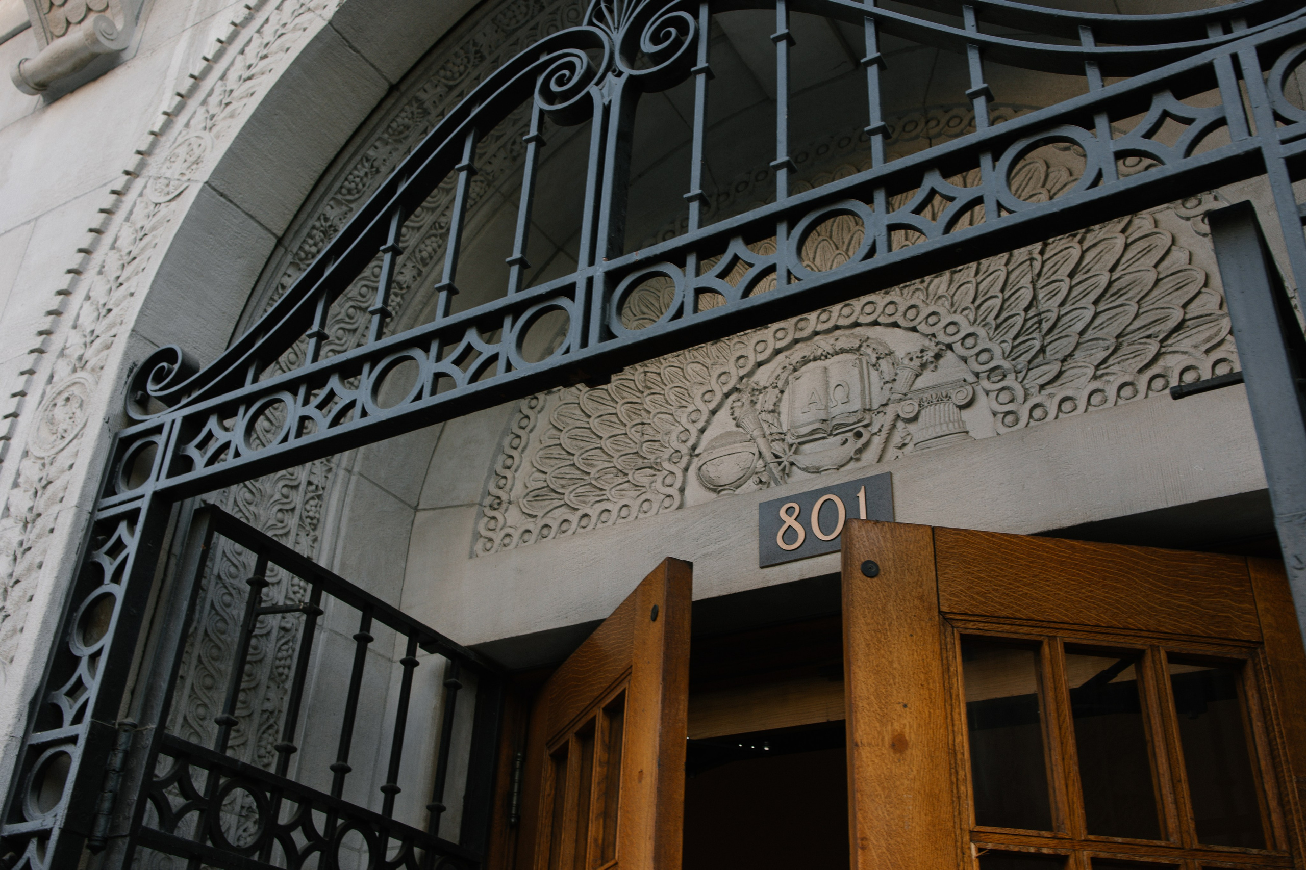 Central Library. Family photographer Oregon — Washington