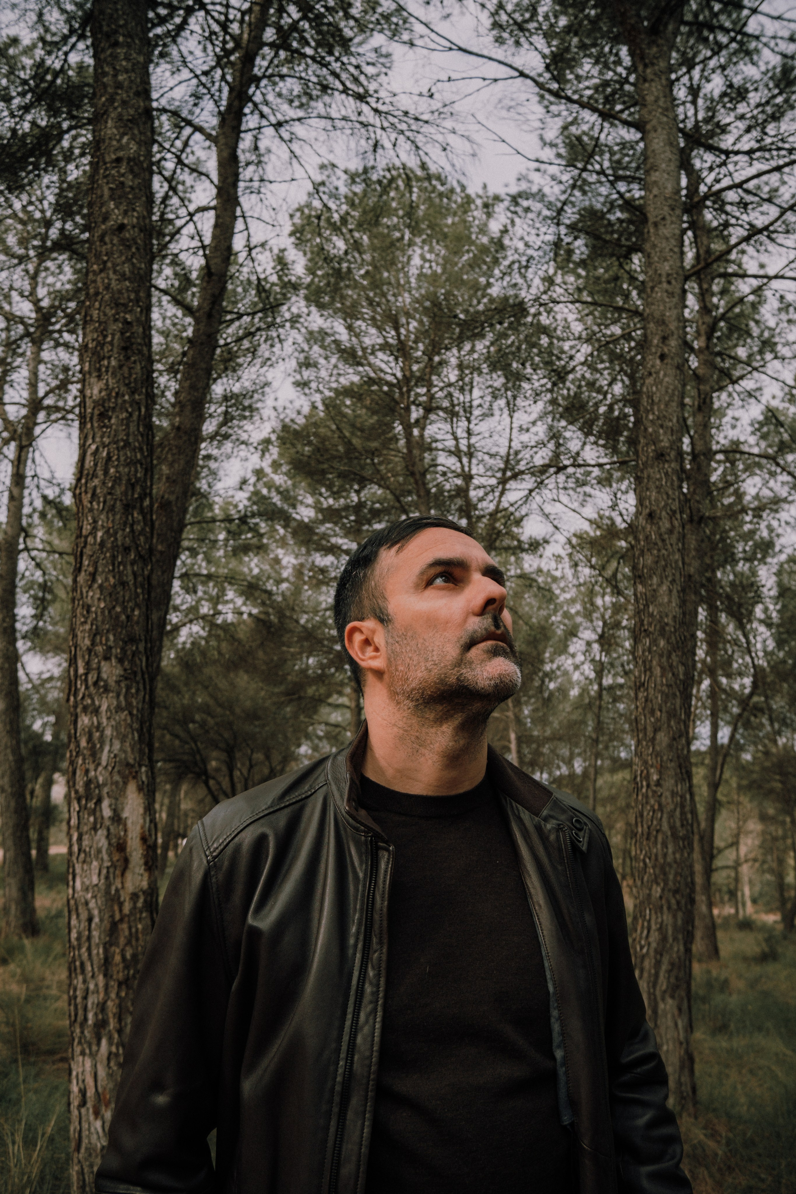 Sesión familiar en el bosque. Fotografía profesional en Calafell - Elena Medvedeva