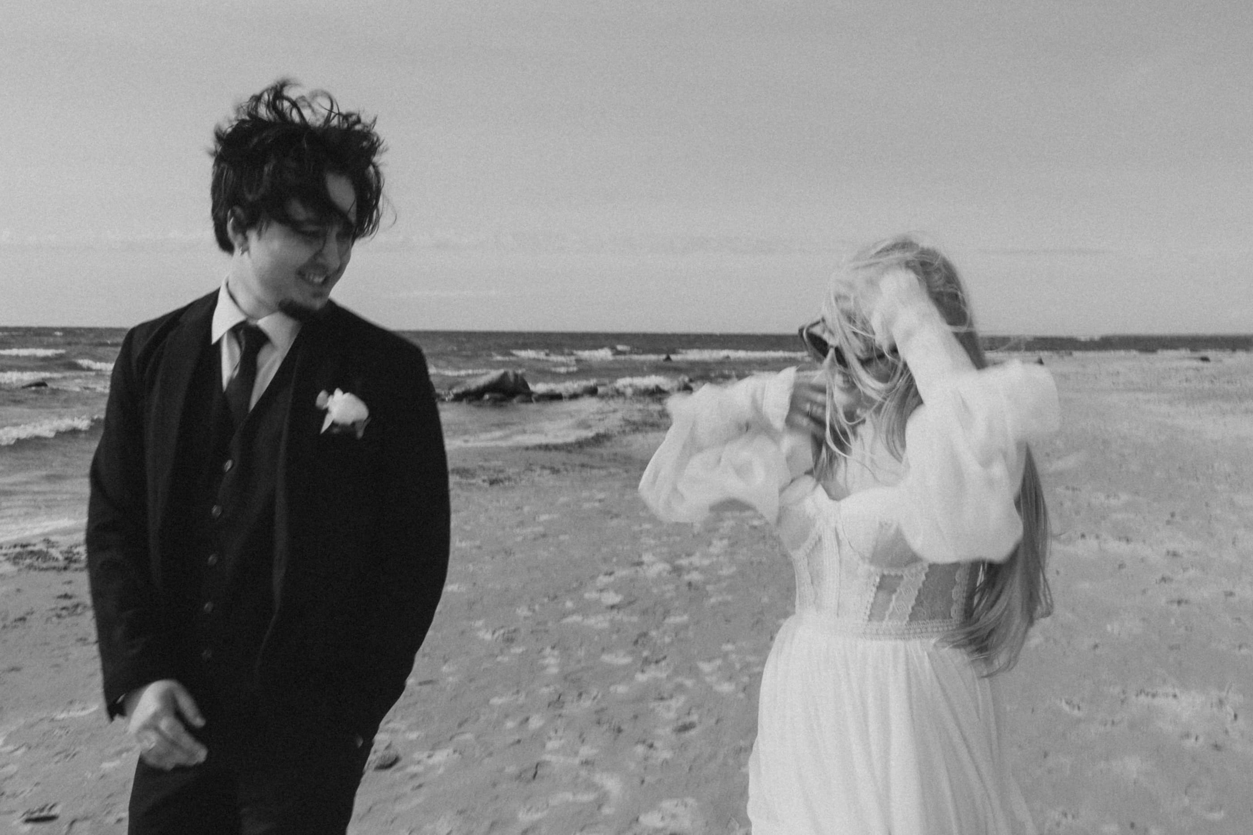 Marija & Aleksandrs: Kāzu fotosesija Veczemju klintīs pie jūras. Fotogrāfs kāzām, ģimenēm un dažādiem pasākumiem