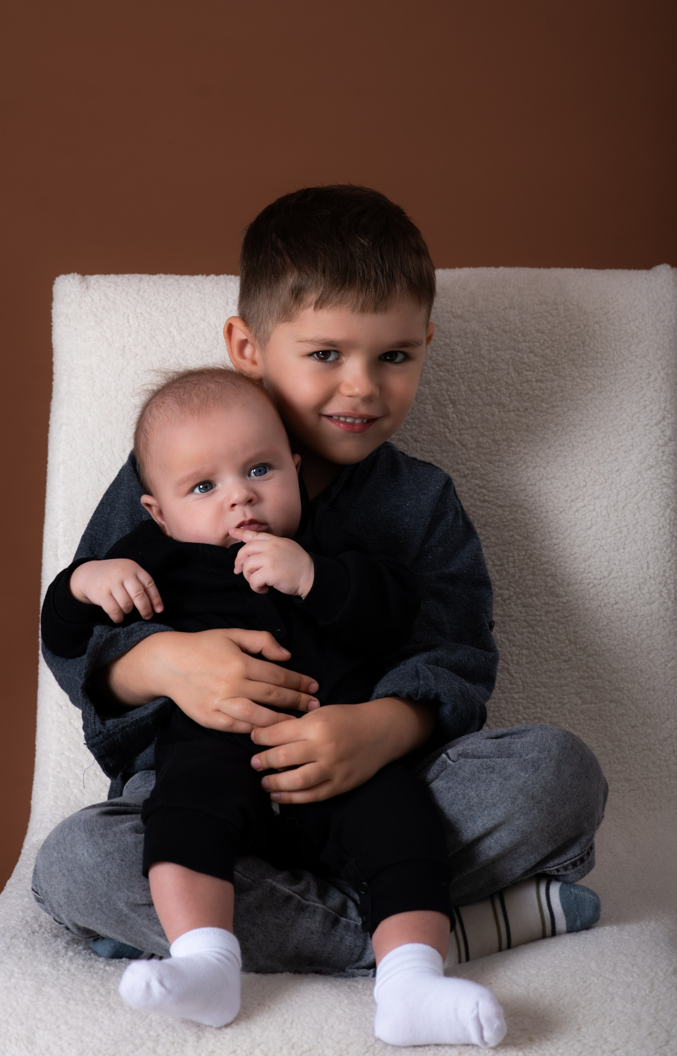 Живые эмоции, объятия, радость и искренние моменты Ваших поколений. Я — семейный фотограф в Анталии, создаю тёплые и естественные фотографии для Вашей семьи