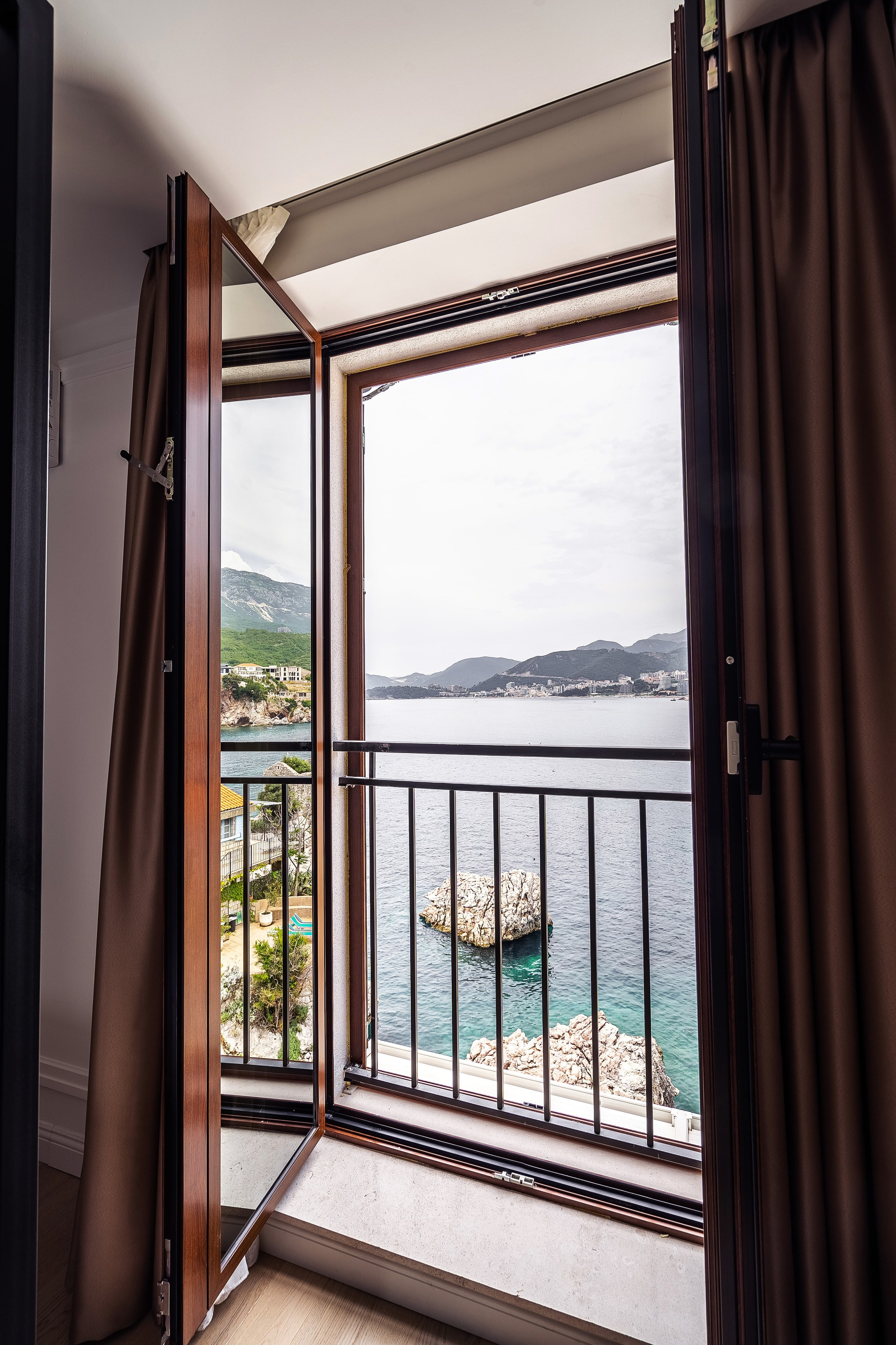 Real Estate Photography. Montenegro. EVAN ARISTOV WEDDING PHOTOGRAPHY — Seattle Wedding Photographer