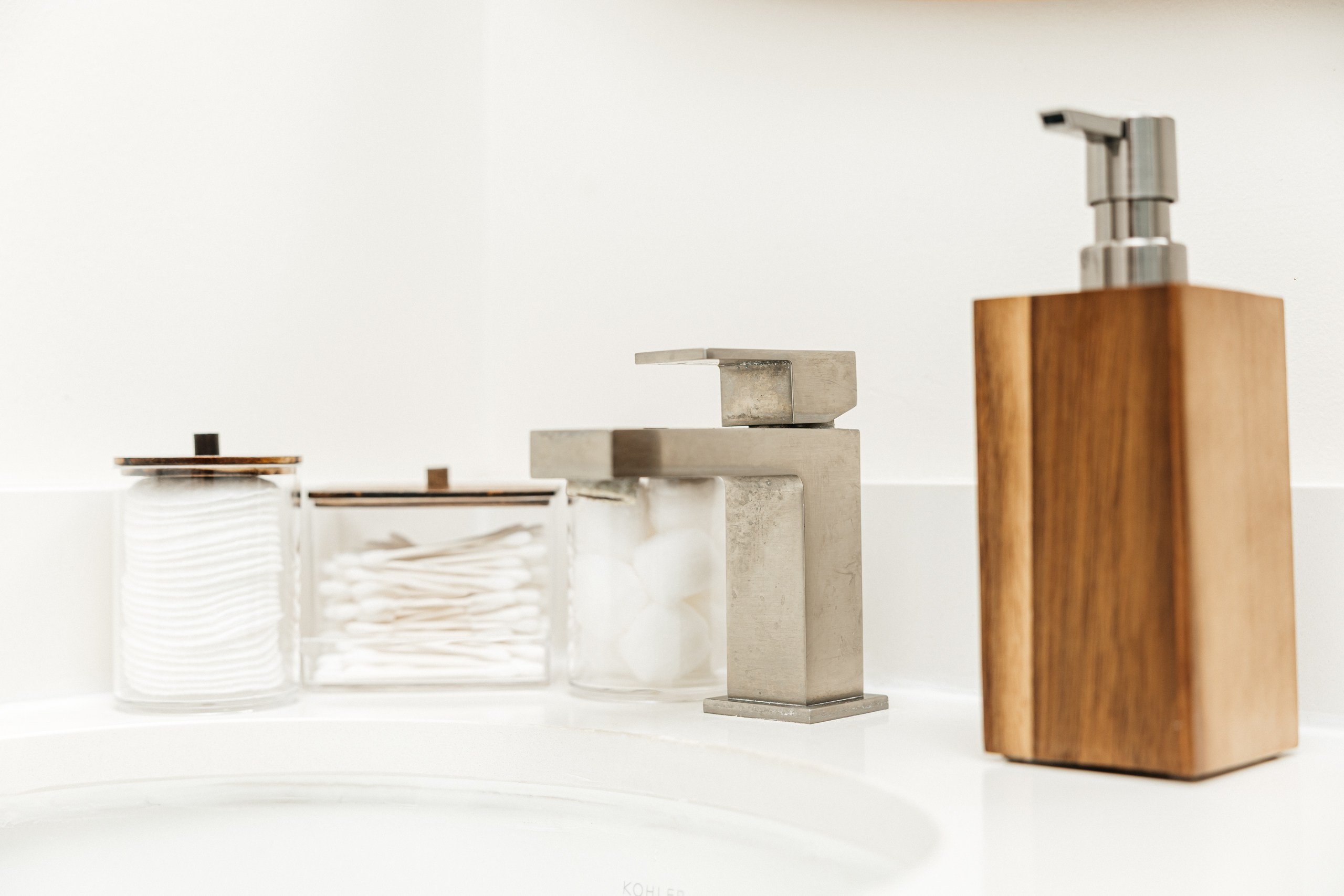 Session Apartments. Photographer Andrei White