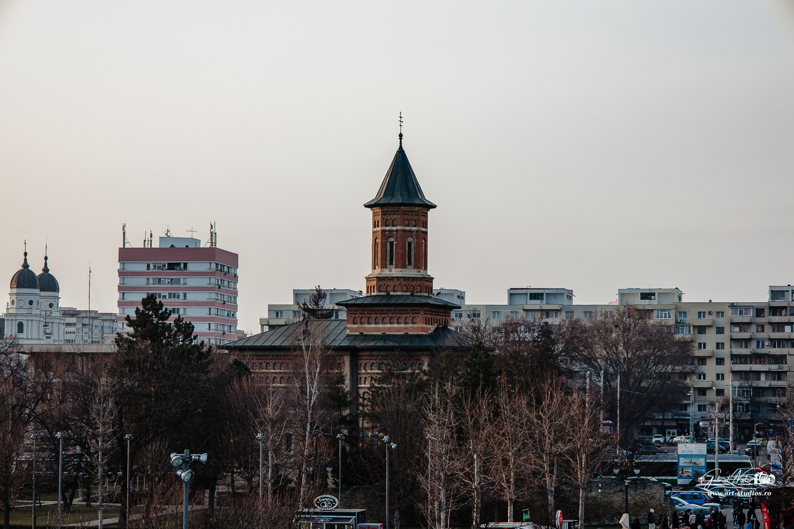 Vodafone - Deschis la Nou. Gabriel Nistor Art-Studios — Photographer / Videographer Iasi