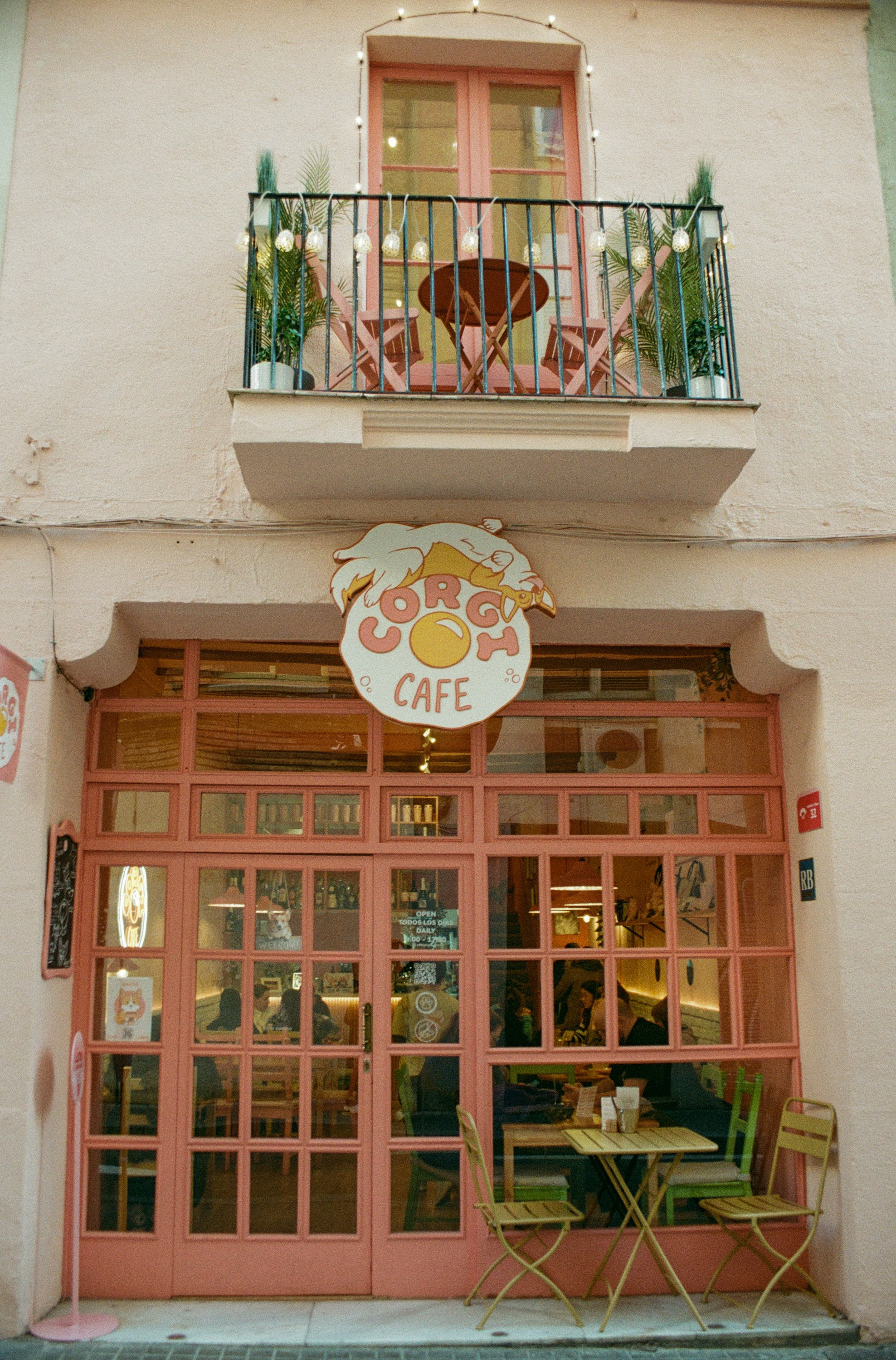 Barcelona — Light, Rhythm and Architecture. Wedding Stories — Professional Wedding Photography & Videography in Germany, Italy, Spain & all across Europe