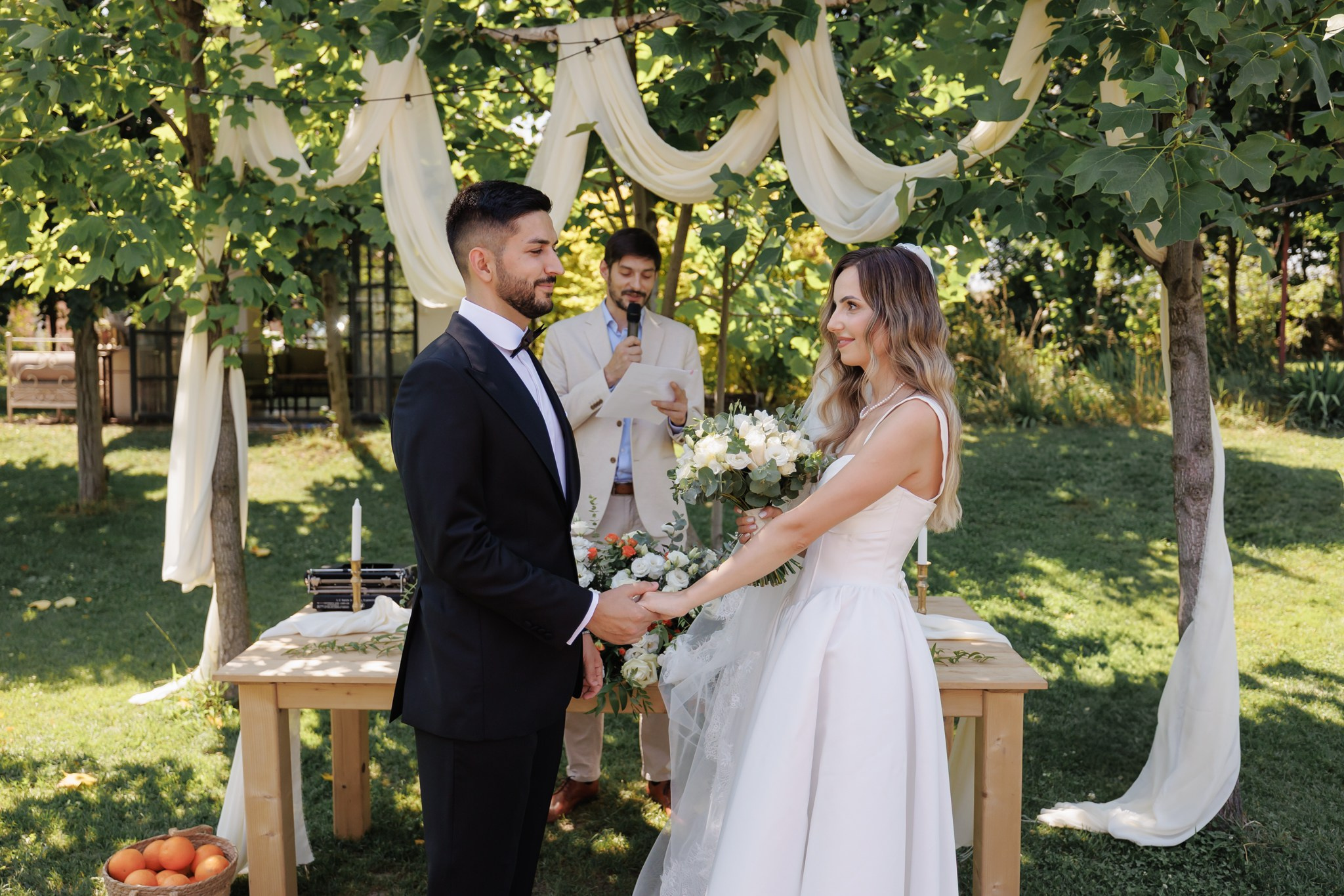 Mihaela si Nicolae - Nunta in locatie in aer liber la Nouvelle Events. Fotograf nunta Bucuresti - Manu Ivanciu | Fotograf botez