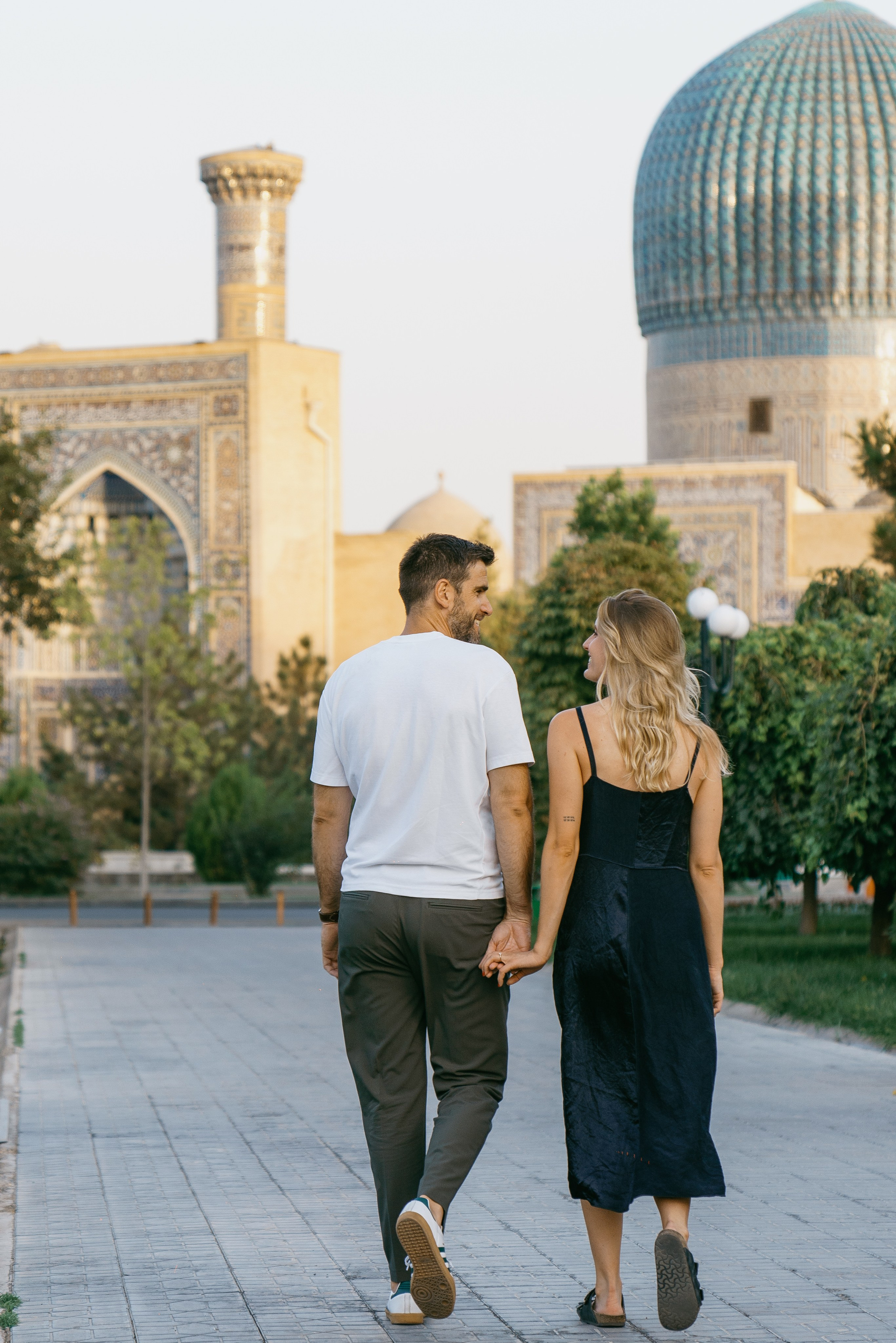 Love Story photoshoot in Samarkand with the backdrop of Gur-Emir. Photographer in Uzbekistan and Samarkand Djasur Marupov