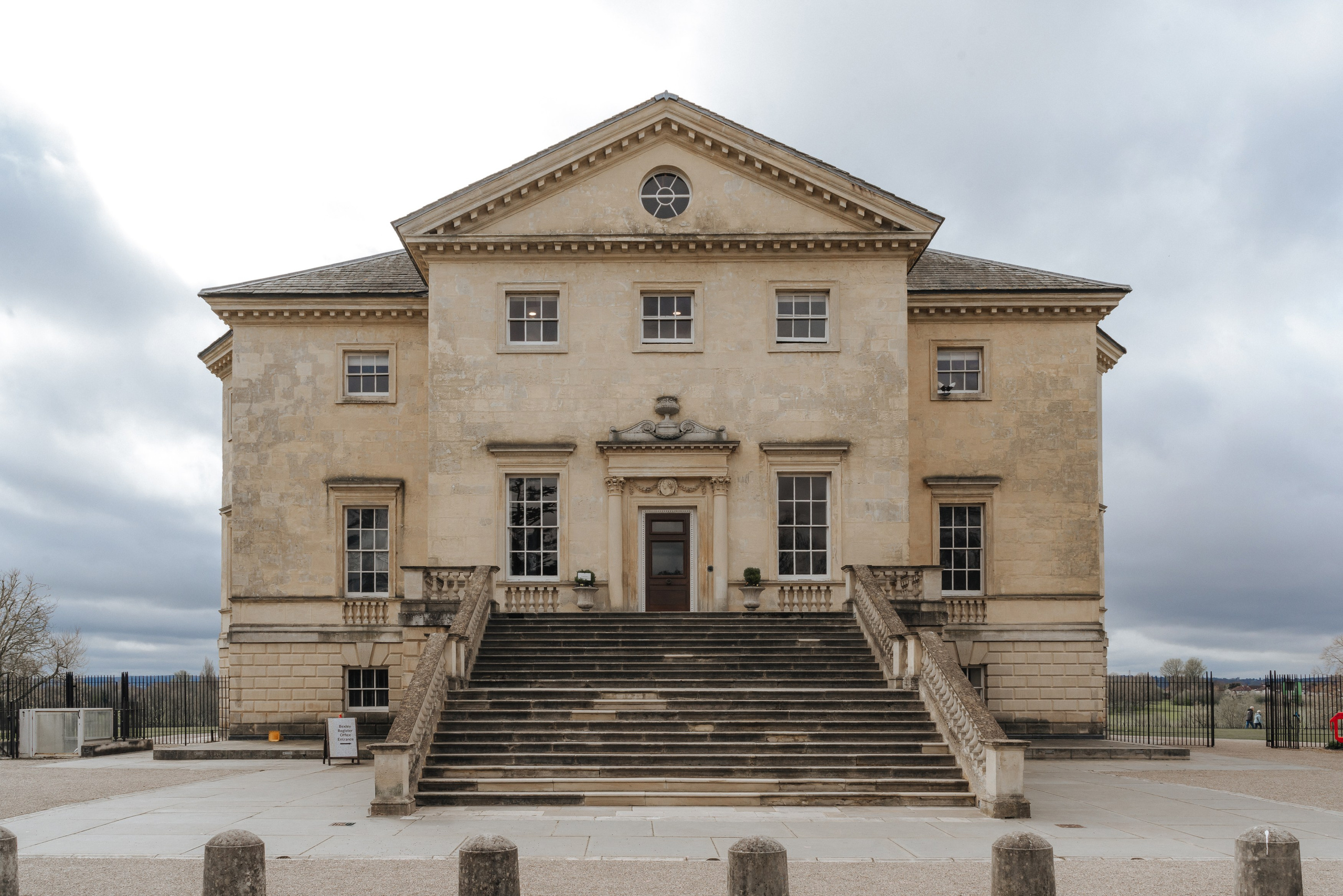 Luke and Nicola’s wedding at Danson House. Photographer in England Ekaterina Romanova