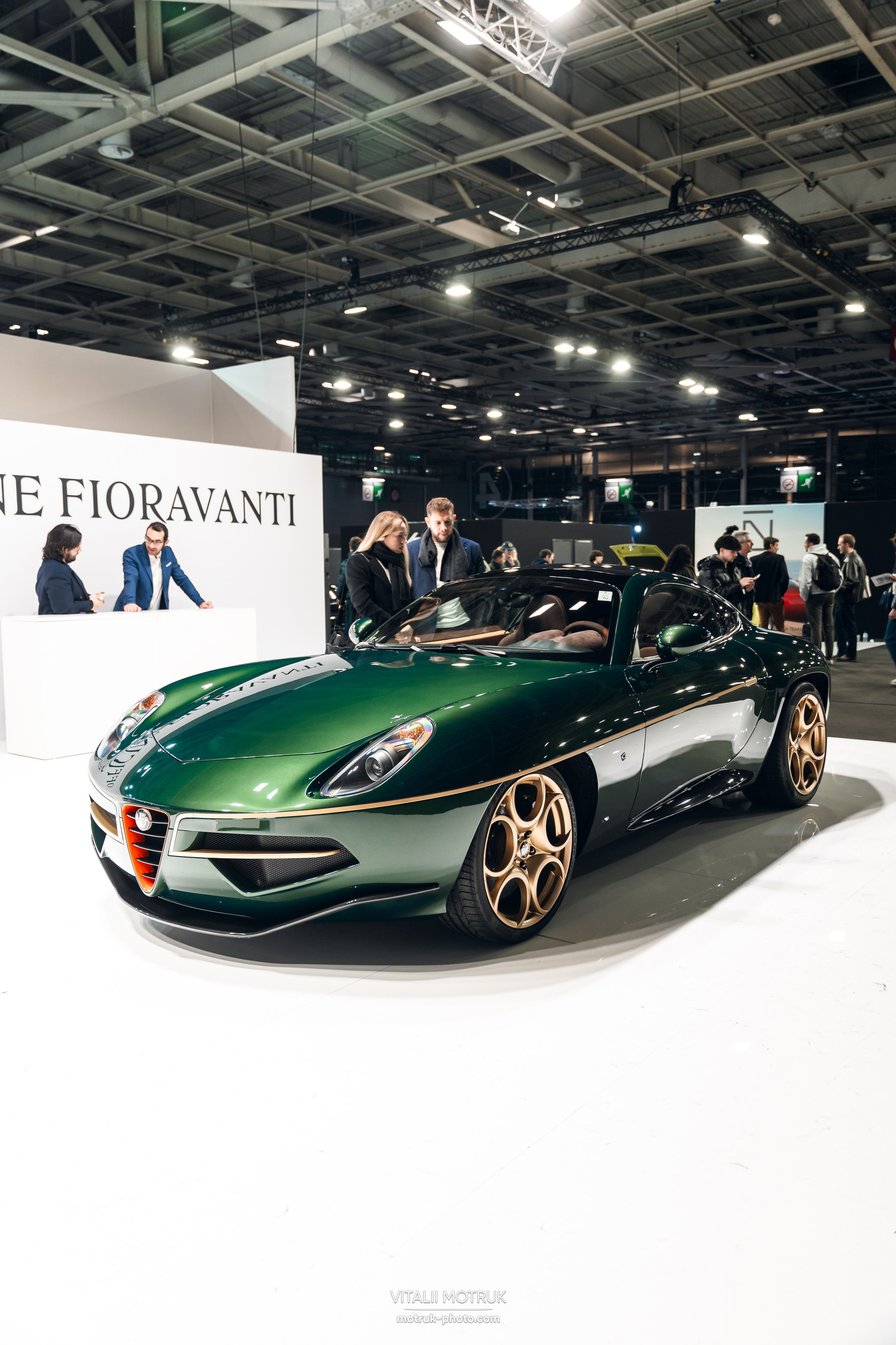 Retromobile 2026. Photographe de voitures à Paris — Vitalii Motruk