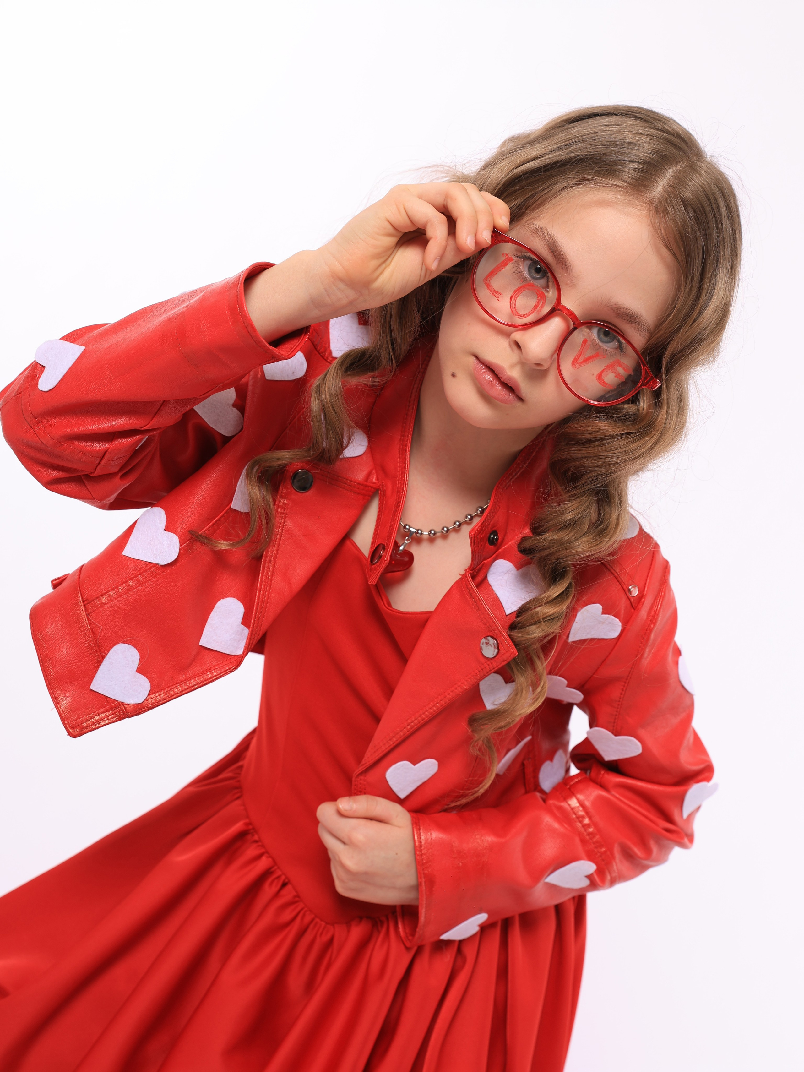 Глубокая ретушь. Аяна Крапивкина — профессиональная ретушь и AI-визуал