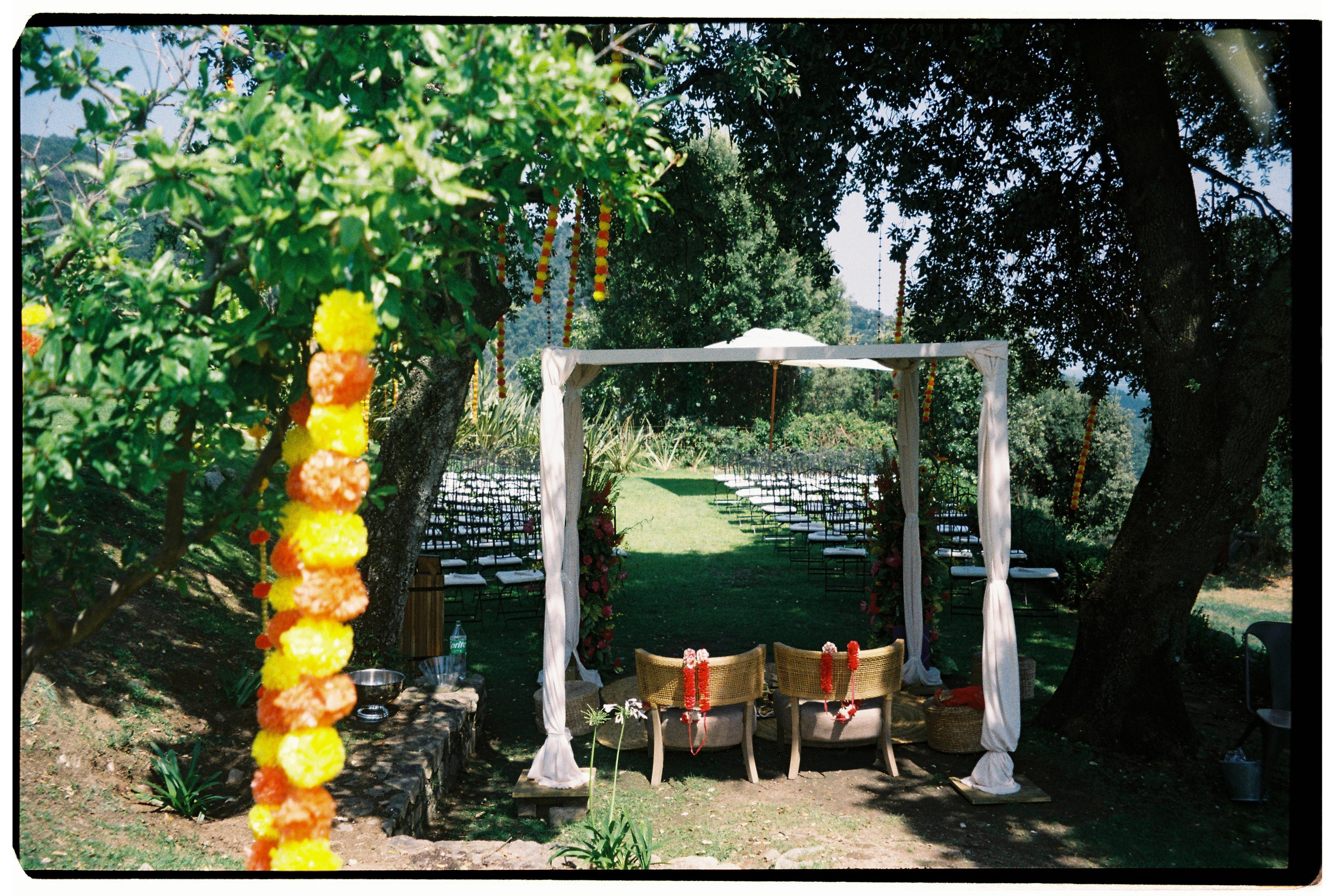 Patrik & Naomi. Monestir Sant Salvi. Paola wedding photographer / videographer in Barcelona