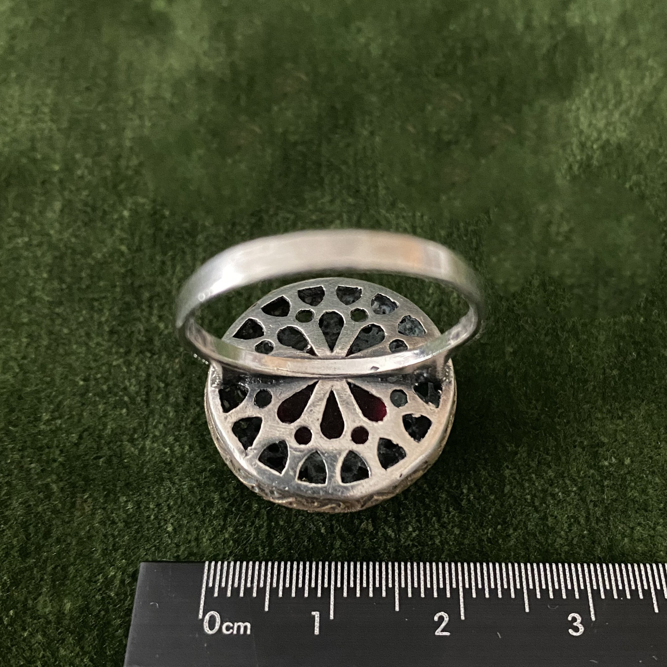 Redring. Современнные и актикварные украшения в Барселоне, Москве и Санкт-Петербурге