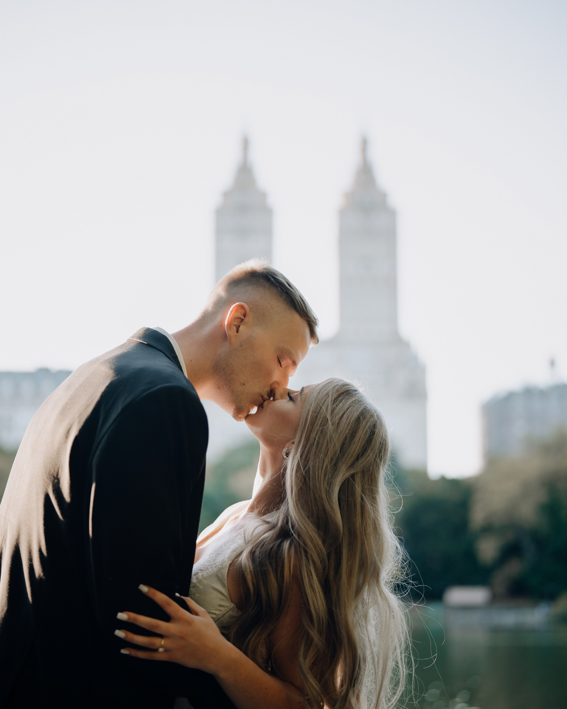 Engagement session in Central Park. Portrait and wedding photographer in New York