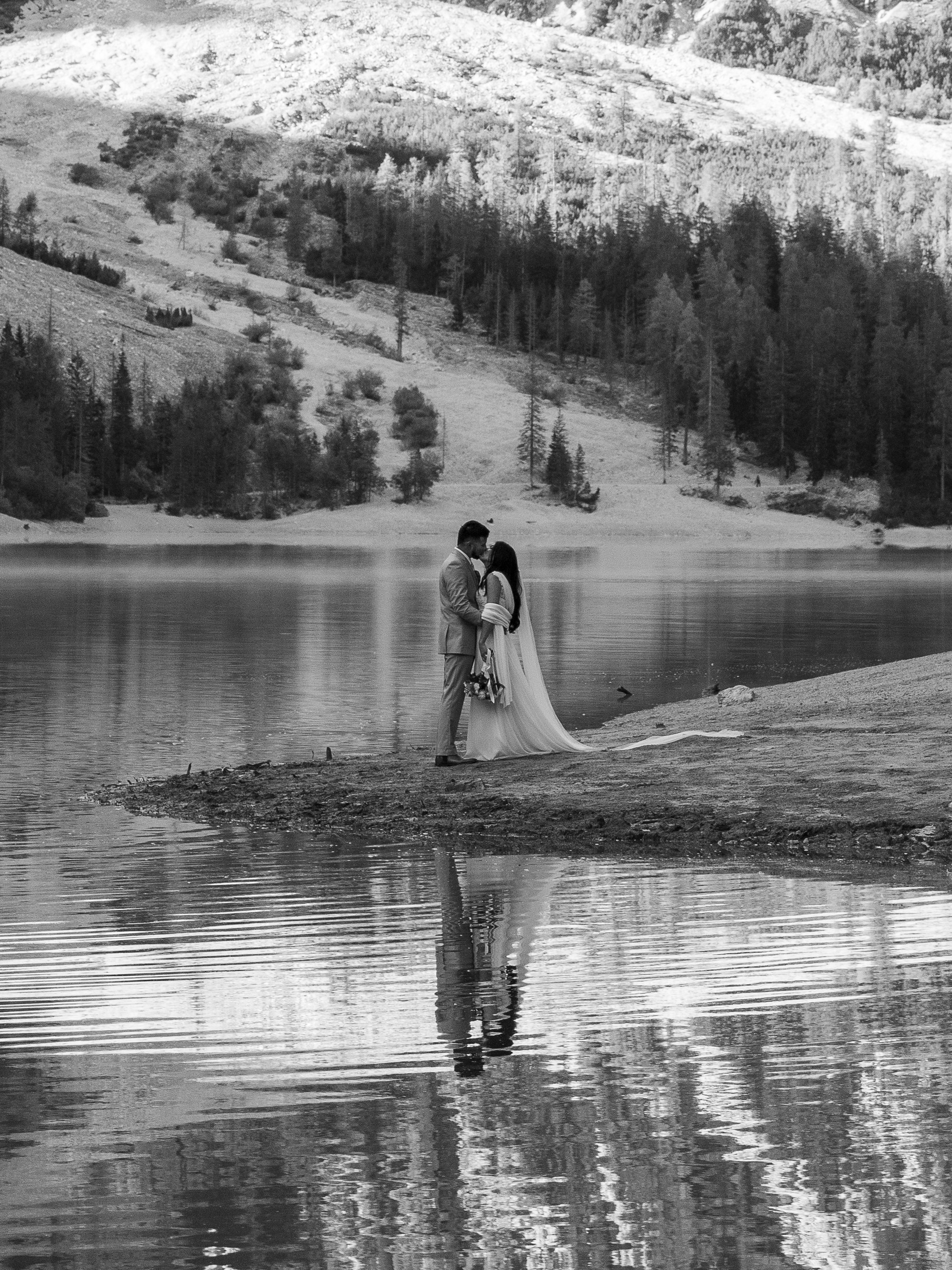 Intimate sunrise elopement at Lago di Braies in the Italian Dolomites, romantic couple photography