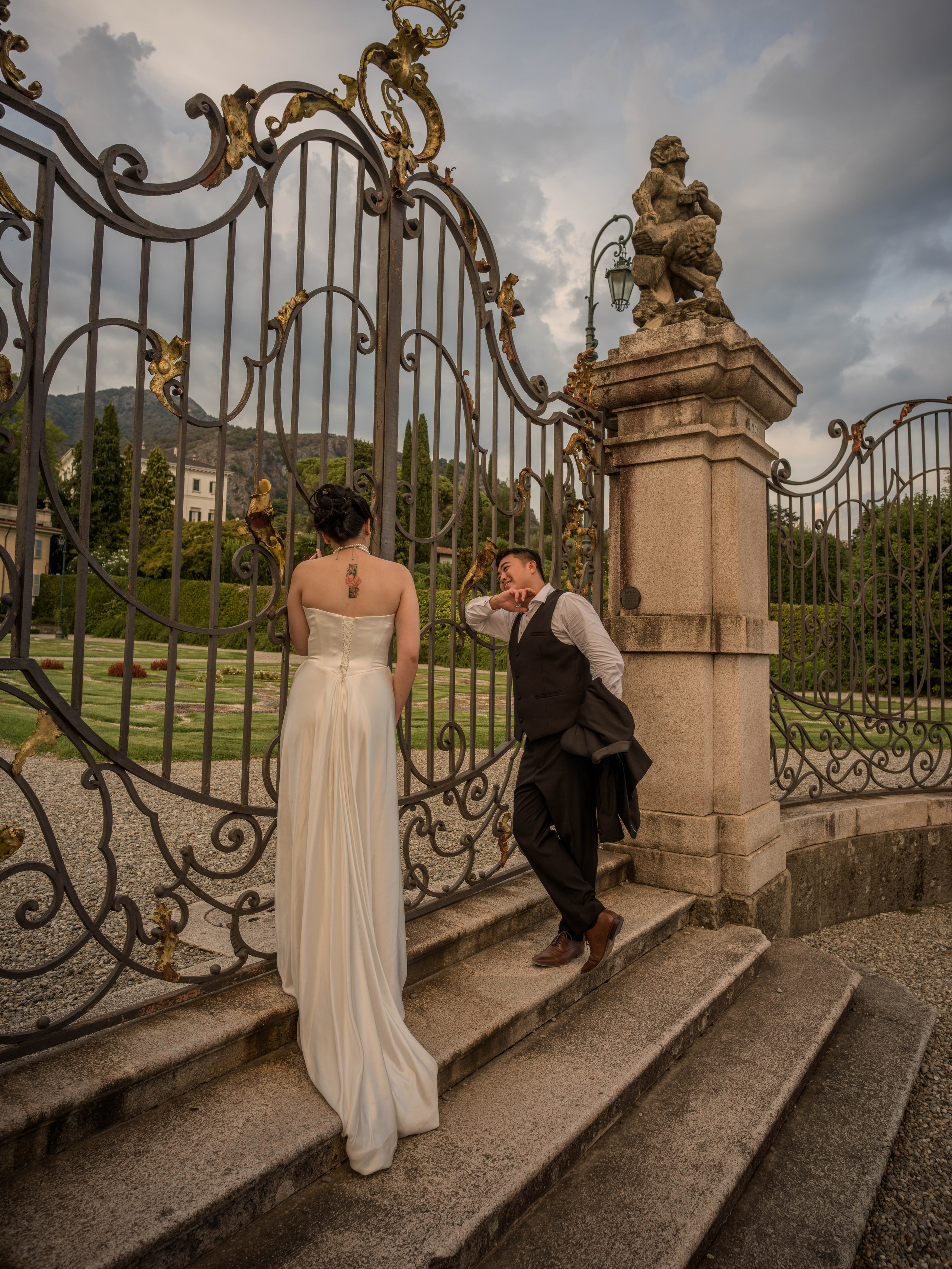 Romantic Lake Como elopement photography at Villa Sola Cabiati with intimate couple portraits and Italian garden scenery