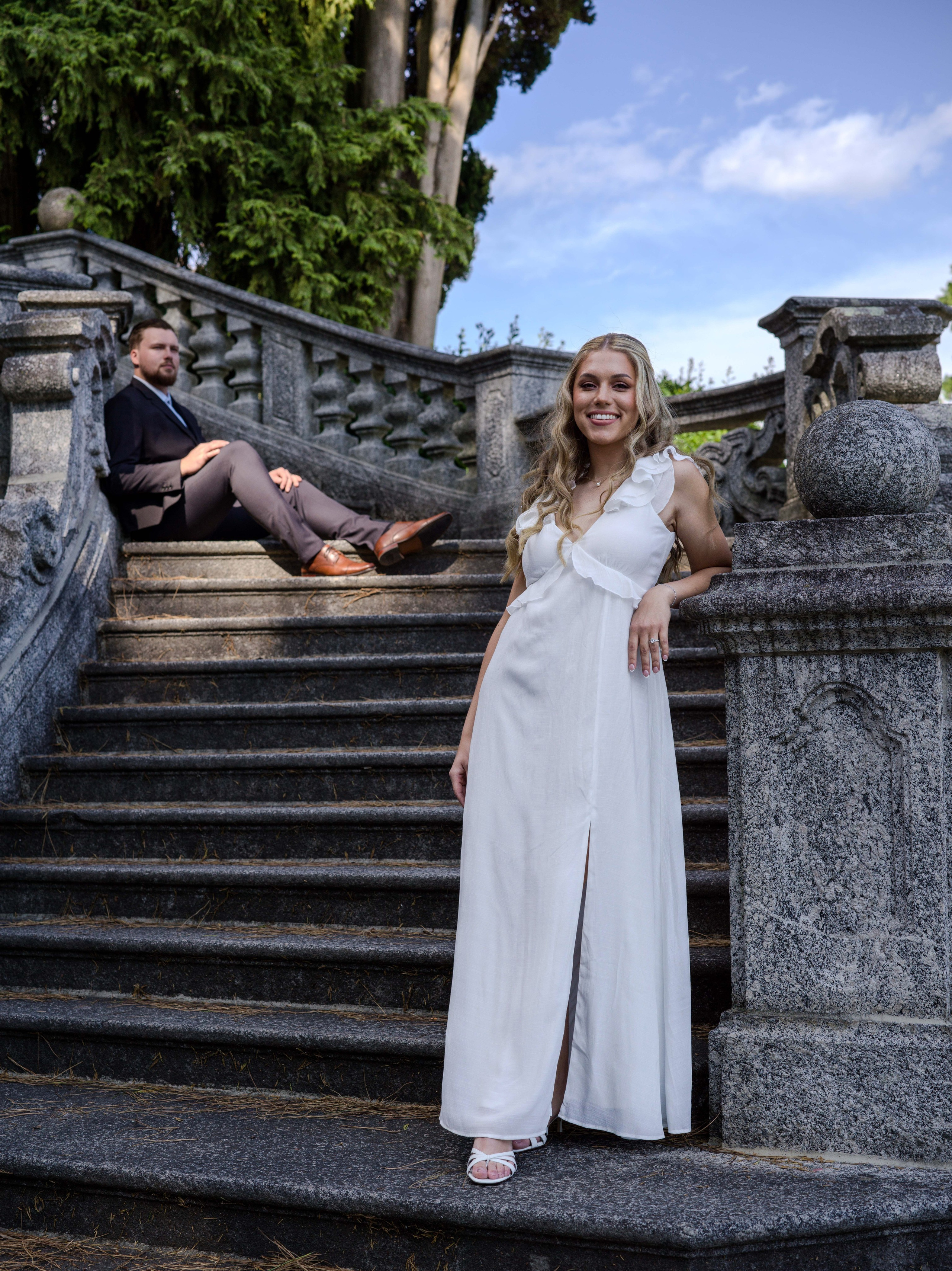 Elopement, Parco Civico Teresio Olivelli, Lake Como – cinematic wide shot of couple in the park