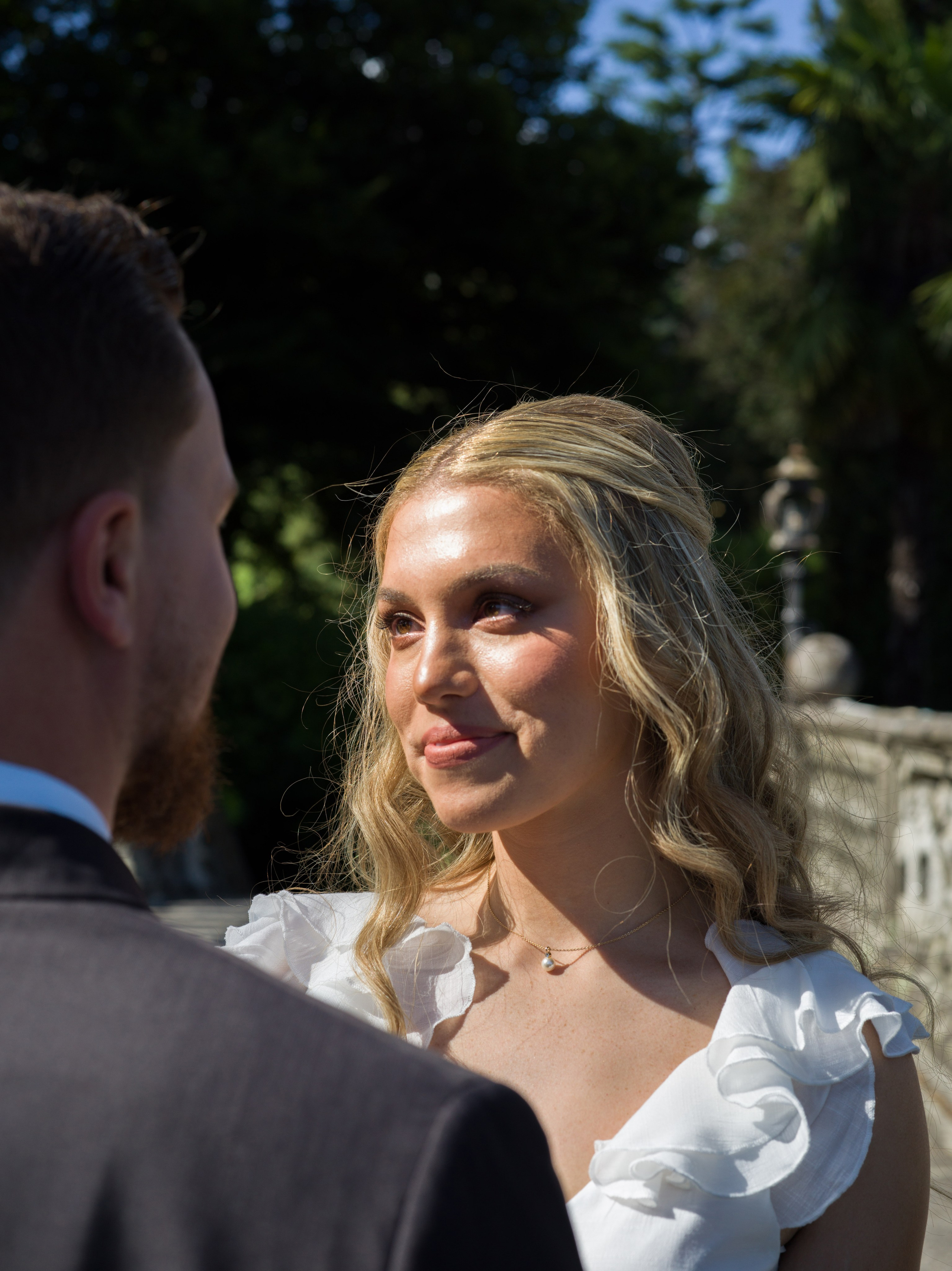 Elopement, Parco Civico Teresio Olivelli, Lake Como – hands holding with lake in the background