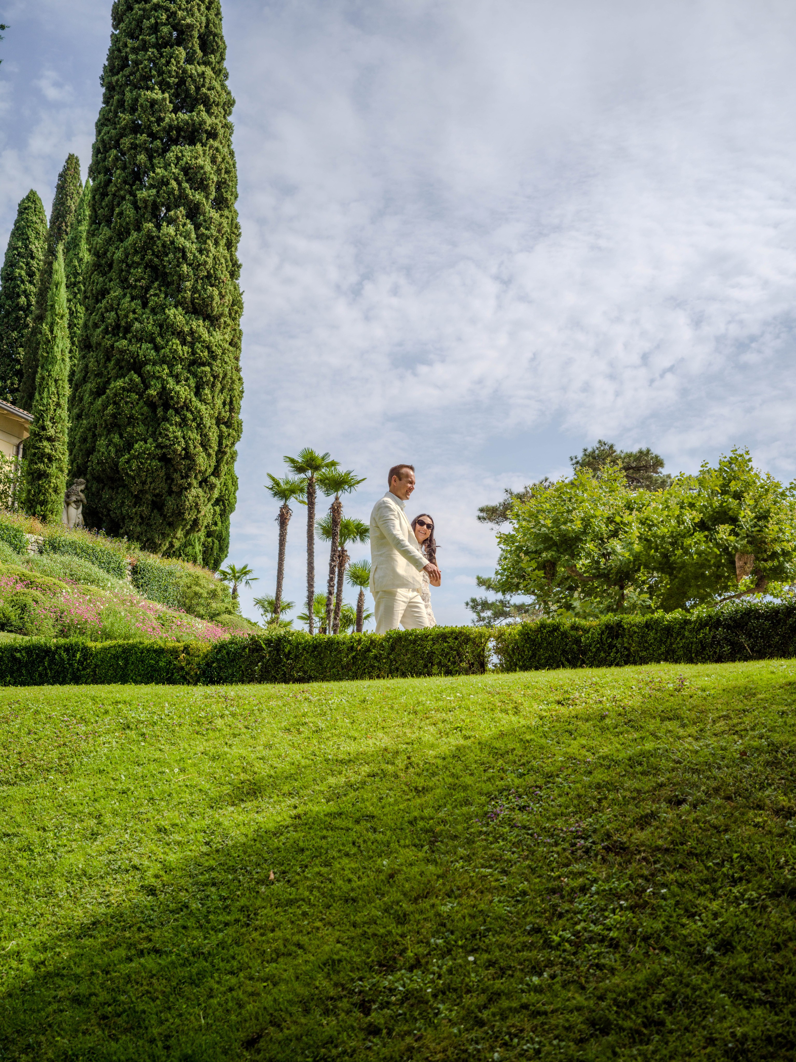 Villa Balbianello wedding elopement photography featuring an intimate couple surrounded by historic Italian gardens
