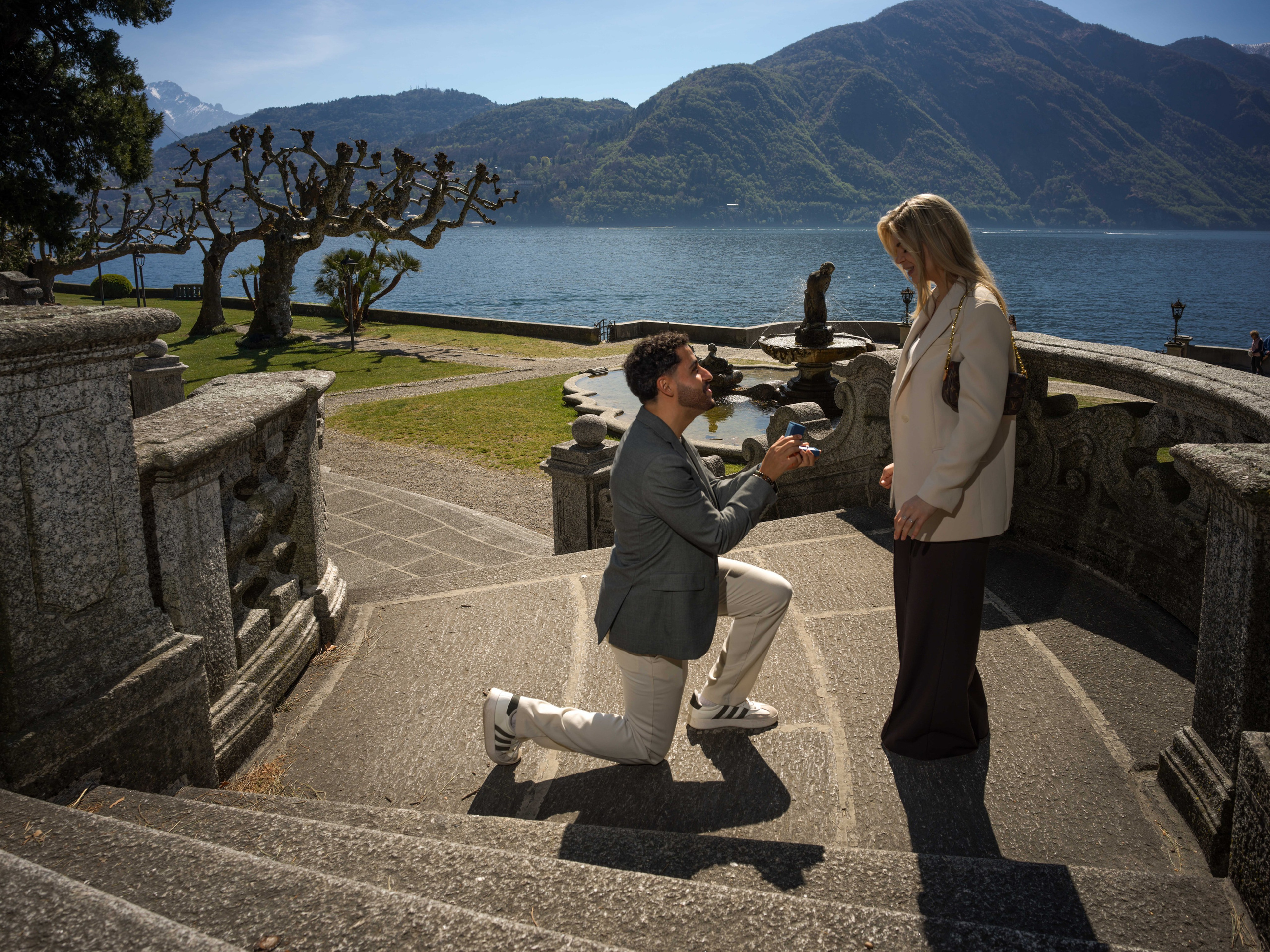 Proposal, Parco Civico Teresio Olivelli, Tremezzo, Lake Como – man kneeling with ring