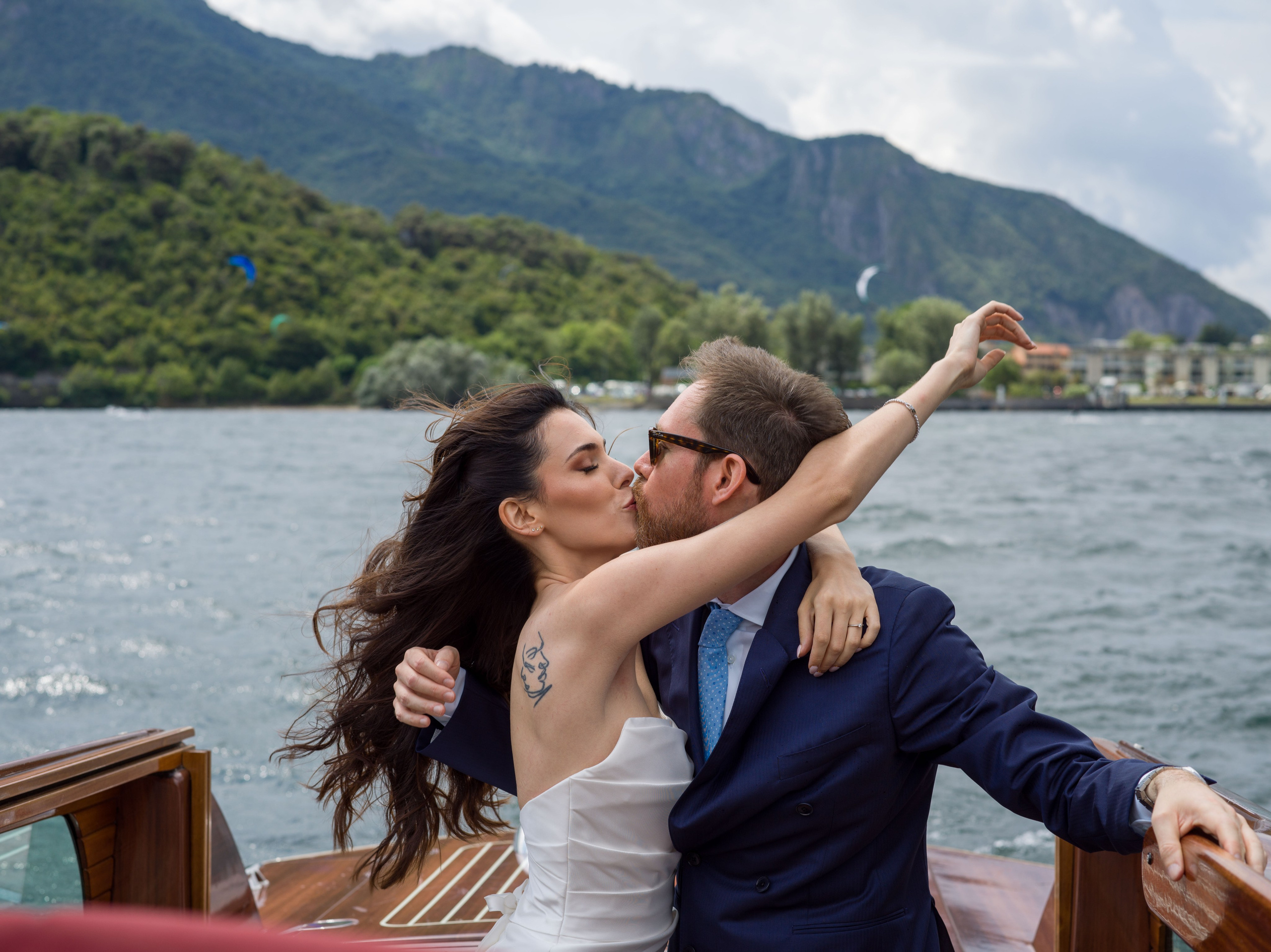 Romantic Lecco Lake Como elopement photography with a couple on the lake