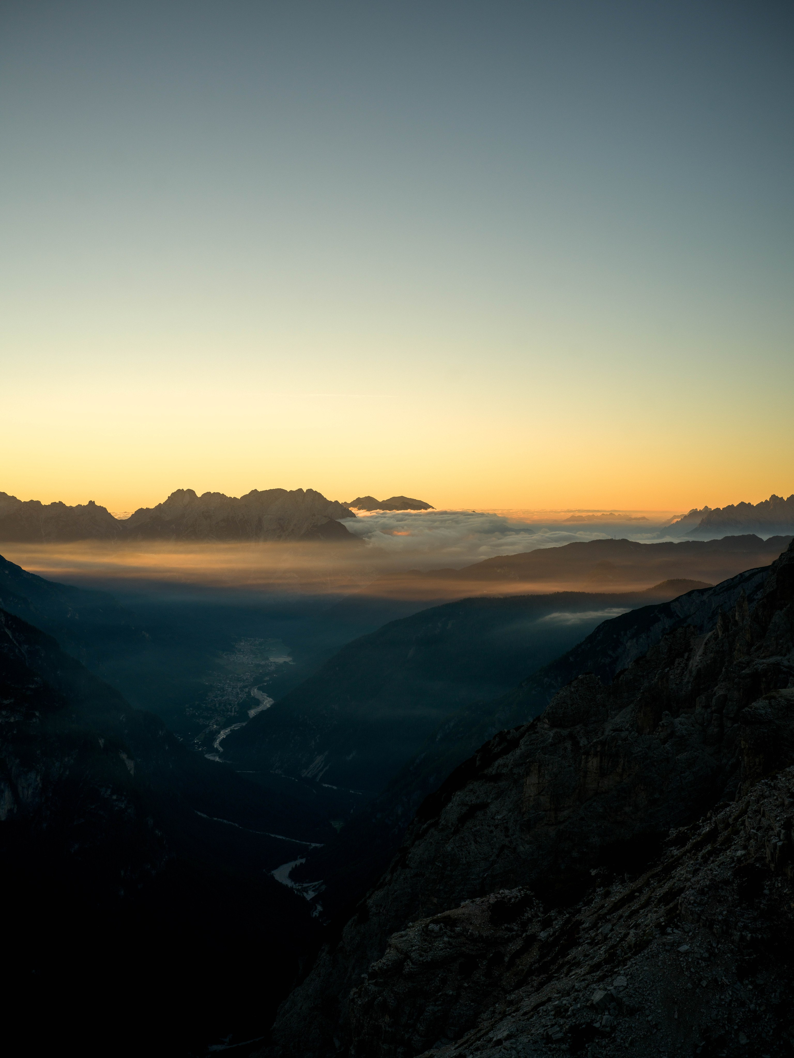 Elopement, engagement and couple photography at Cadini Group in Misurina, Dolomites, with panoramic views toward Tre Cime di Lavaredo.