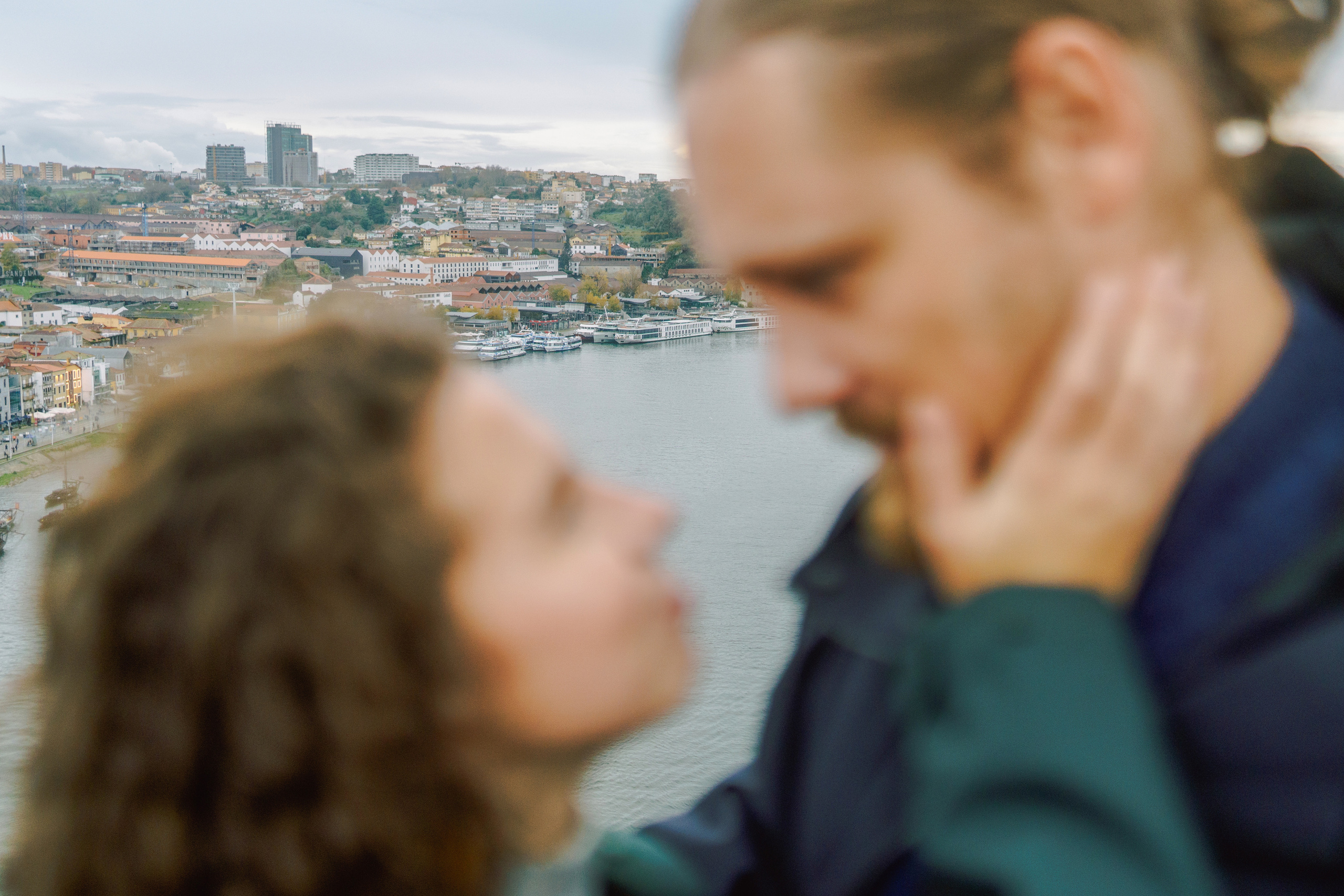 Daria & Max in Porto and Vila Nova de Gaia. Porto Travel Photographer | Couples & Vacation Photos in Portugal — WePortugal
