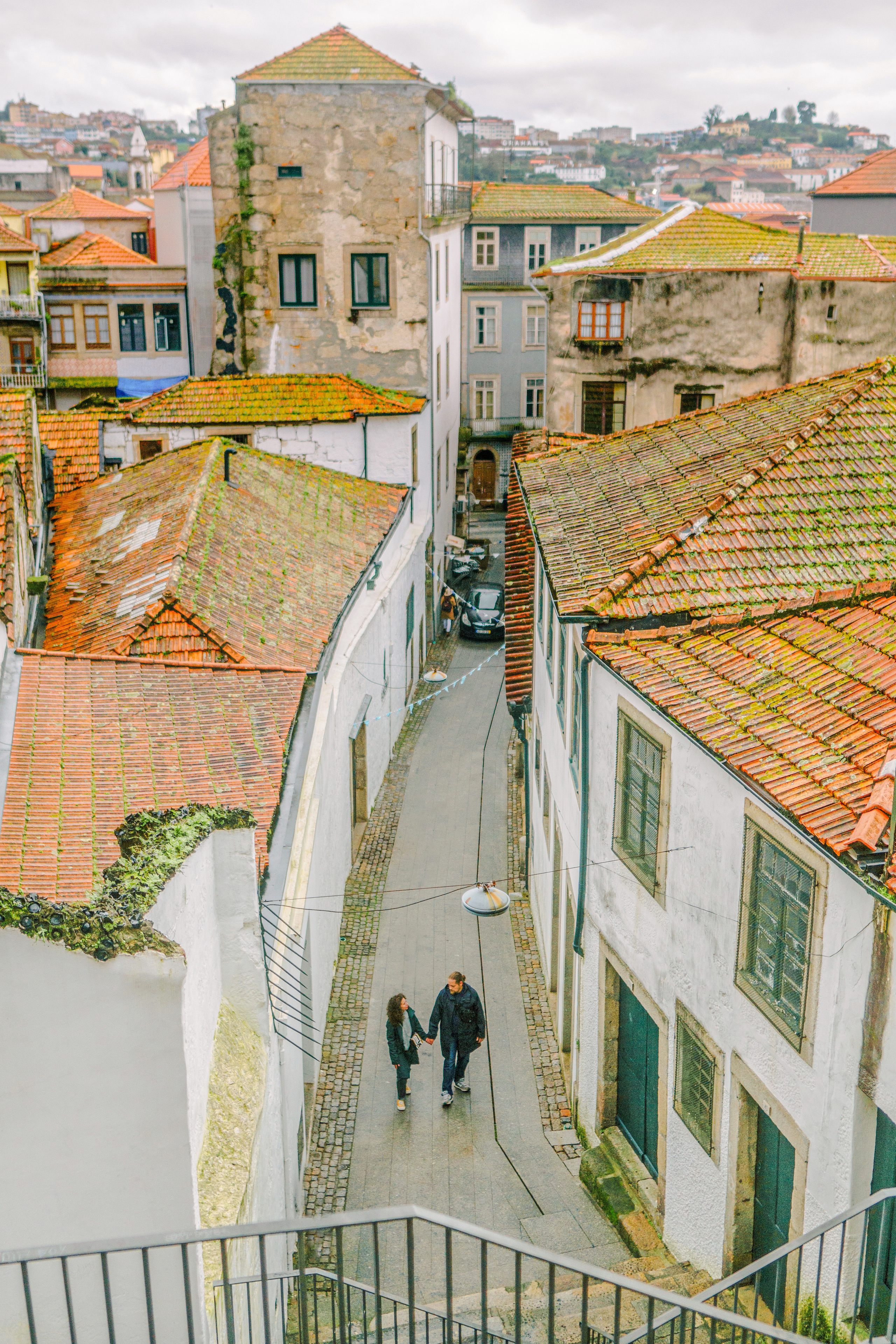 Daria & Max in Porto and Vila Nova de Gaia. Porto Travel Photographer | Couples & Vacation Photos in Portugal — WePortugal