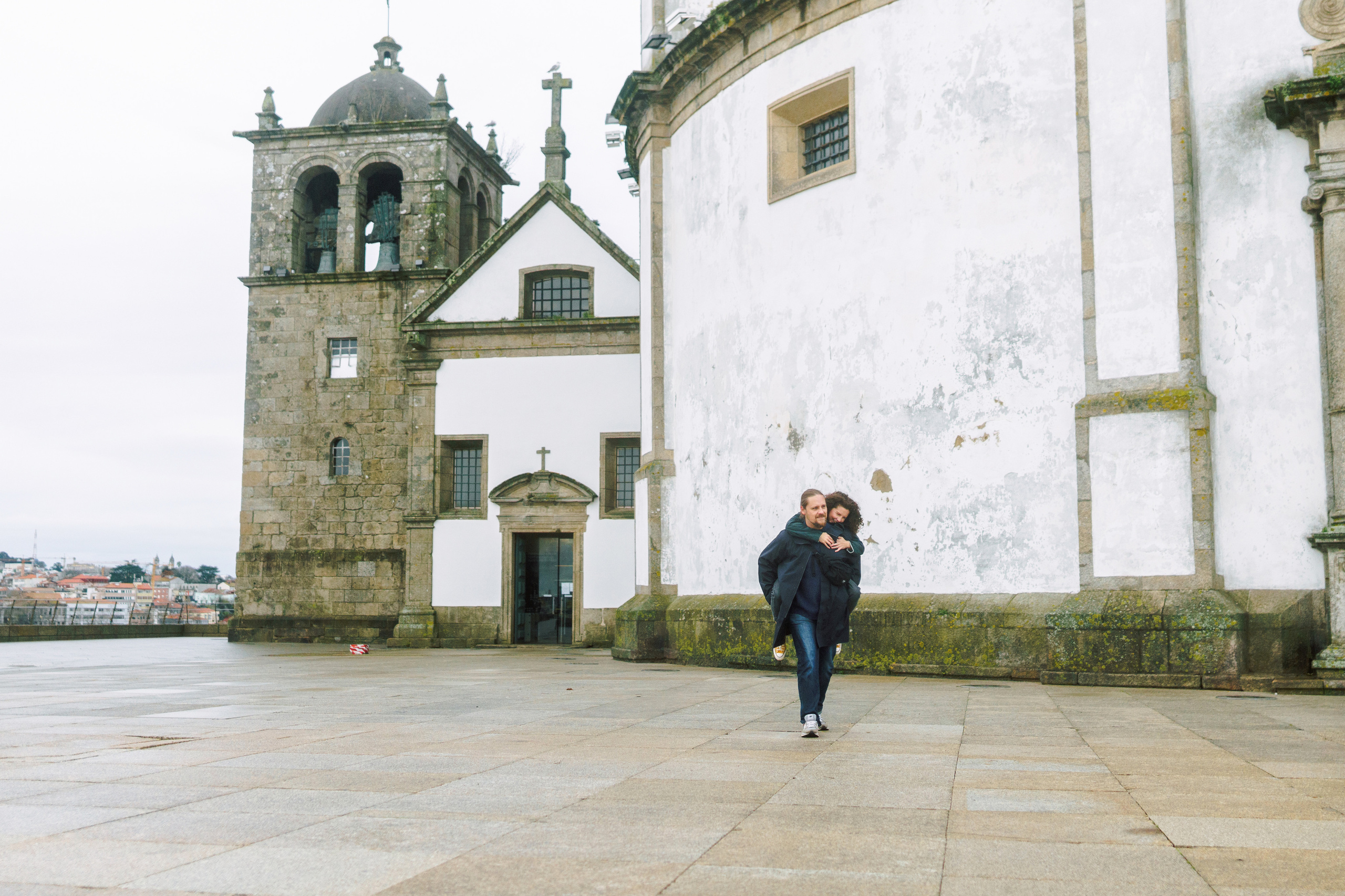 Daria & Max in Porto and Vila Nova de Gaia. Porto Travel Photographer | Couples & Vacation Photos in Portugal — WePortugal
