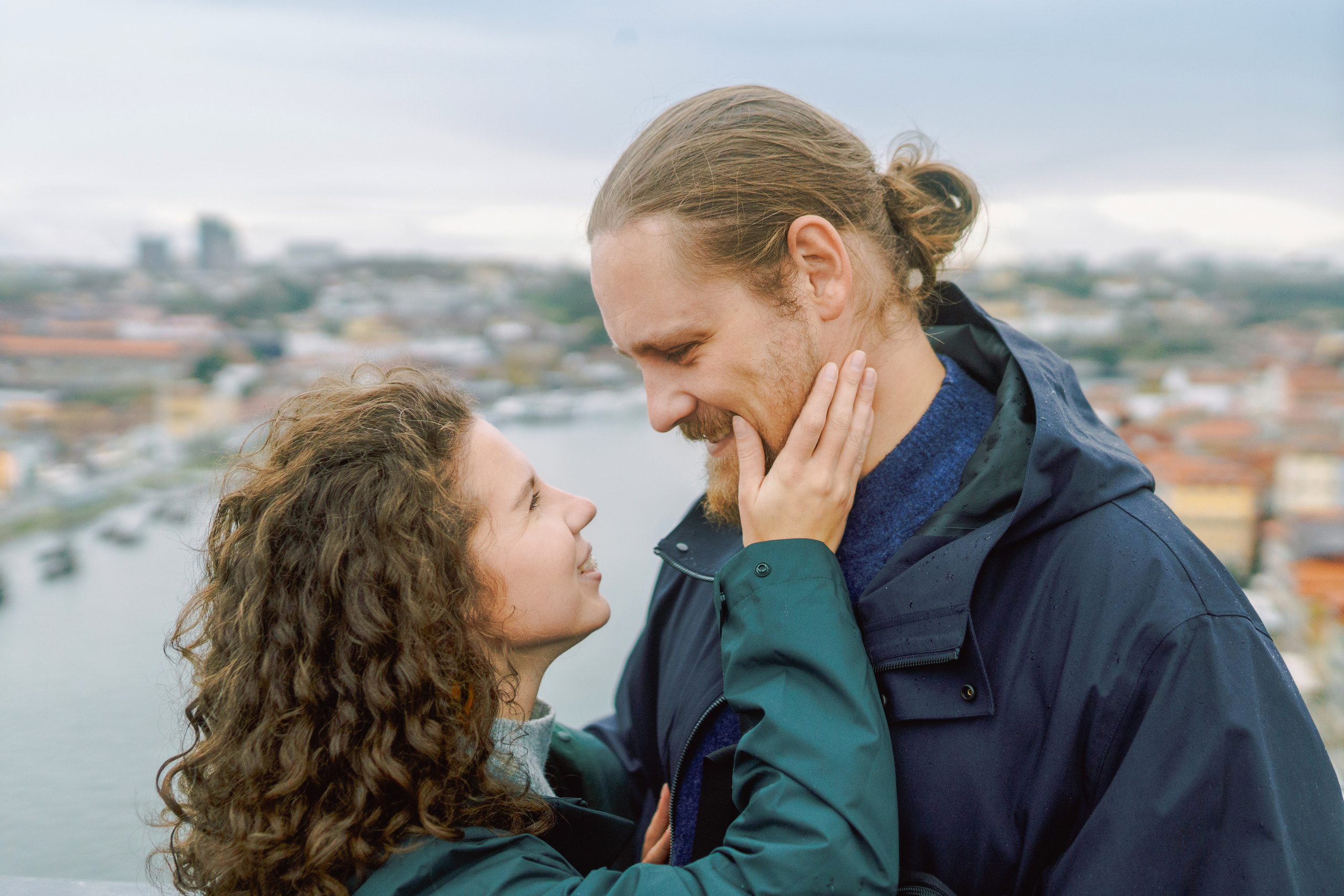 Daria & Max in Porto and Vila Nova de Gaia. Porto Travel Photographer | Couples & Vacation Photos in Portugal — WePortugal