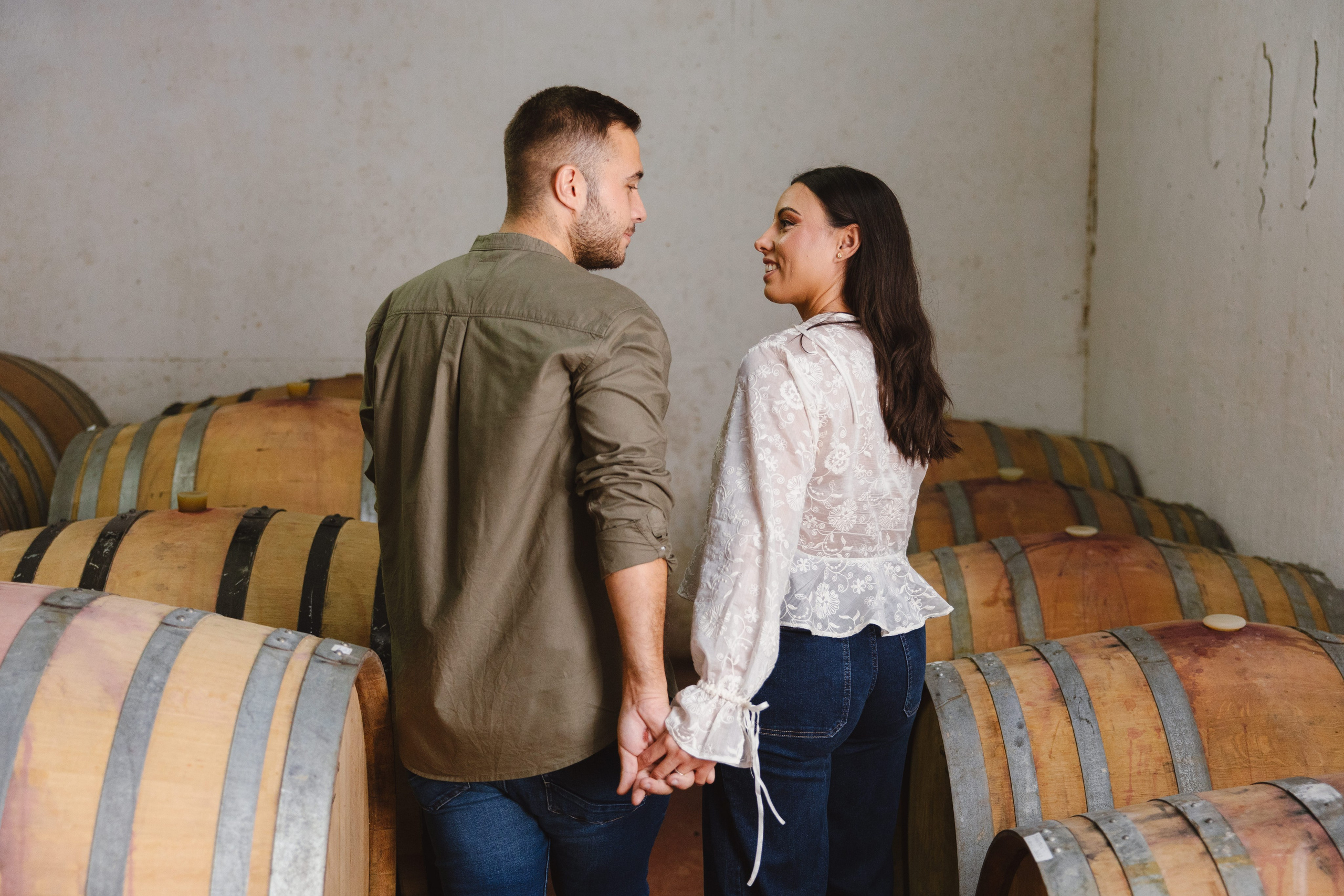 Fotos de preboda en una bodega de vino en Bullas
