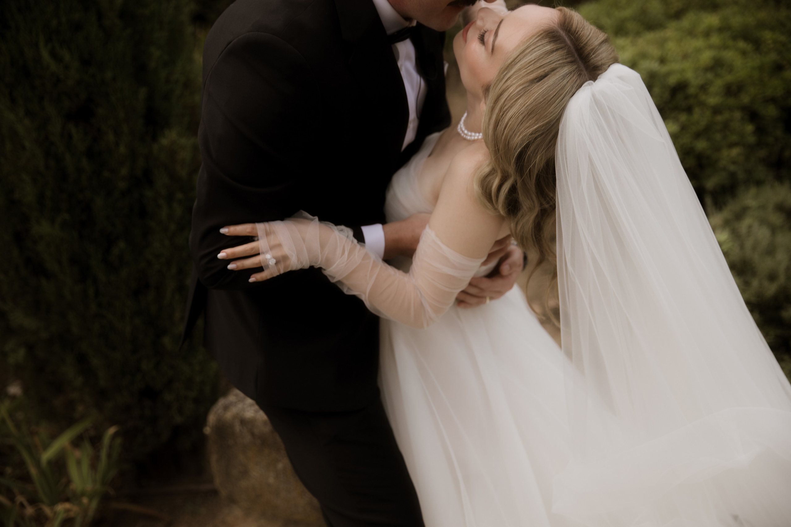 PJ & Yonna. Hotel Castell d’Emporda. Paola fotógrafo / videografo de bodas en Barcelona